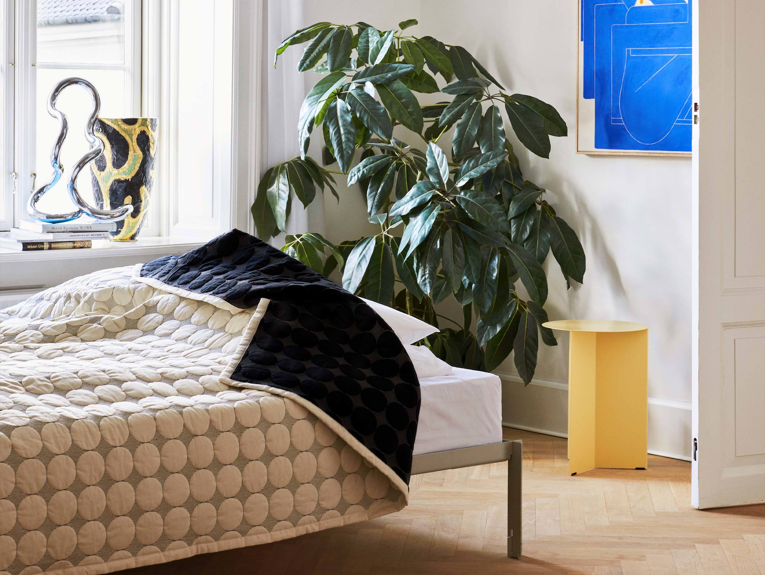 Hay slit table high yellow ls 2