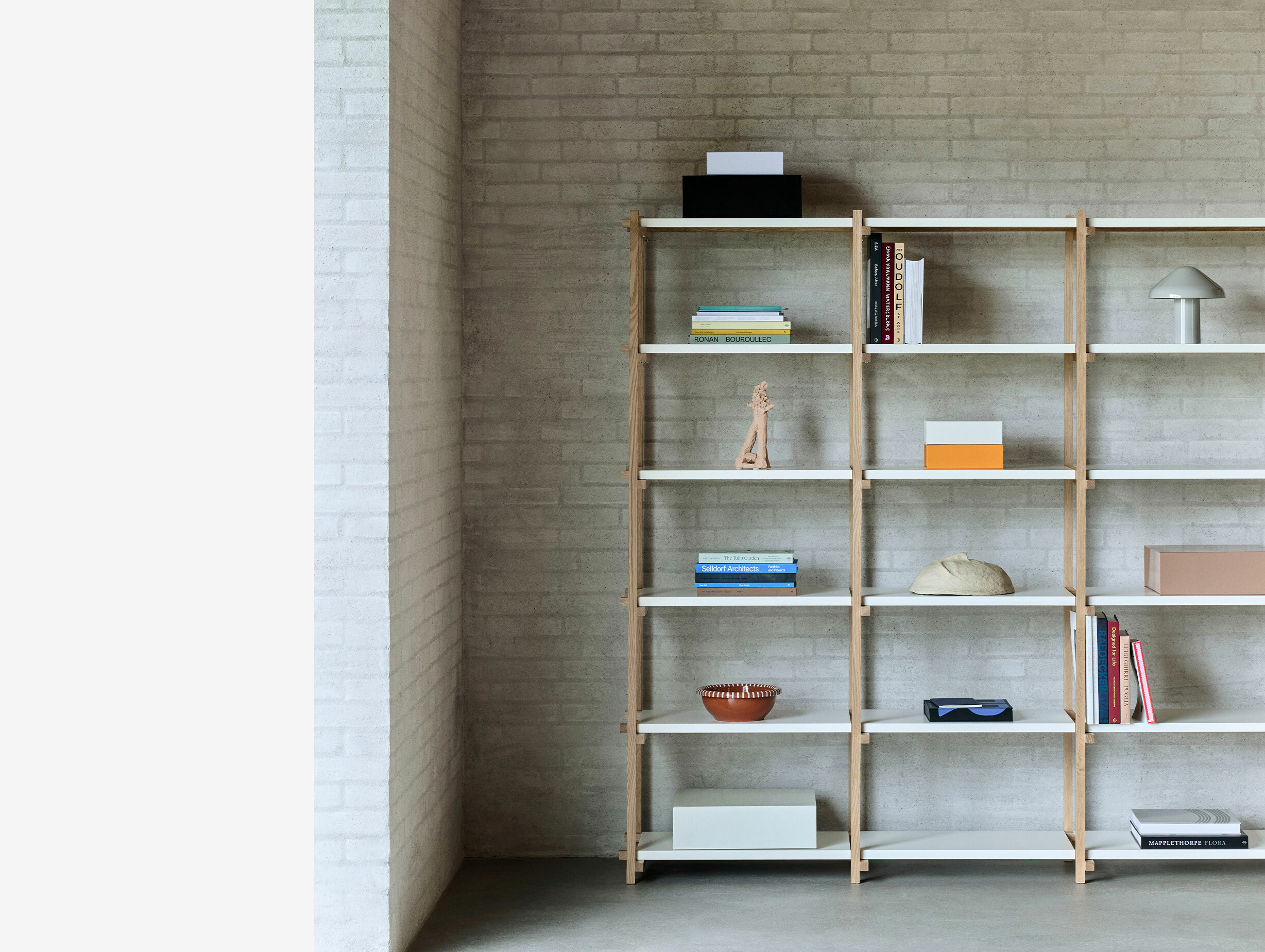 Hay woody shelf high story 1