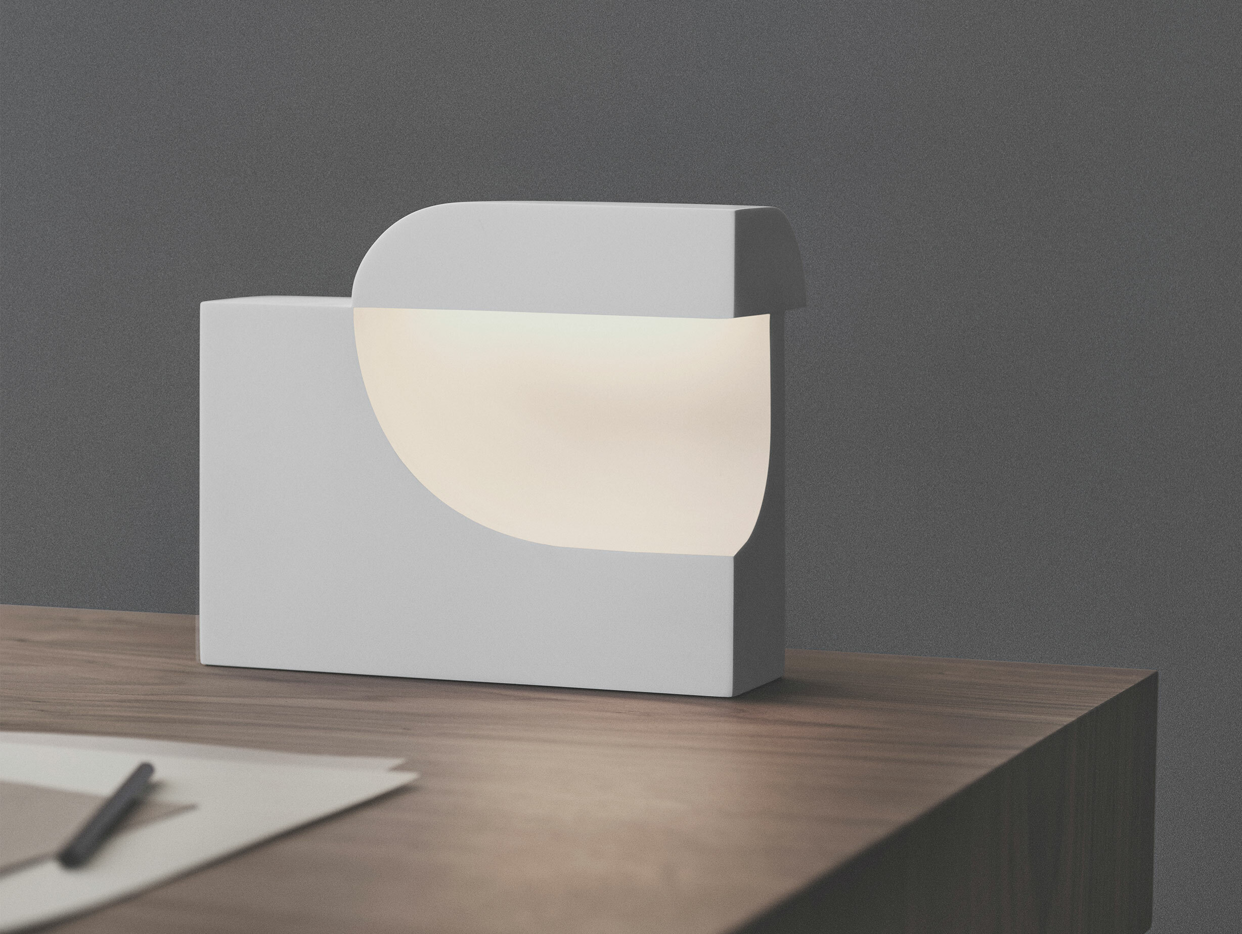 Karakter birgitte due madsen jonas trampedach moby 1 table light lifestyle 2