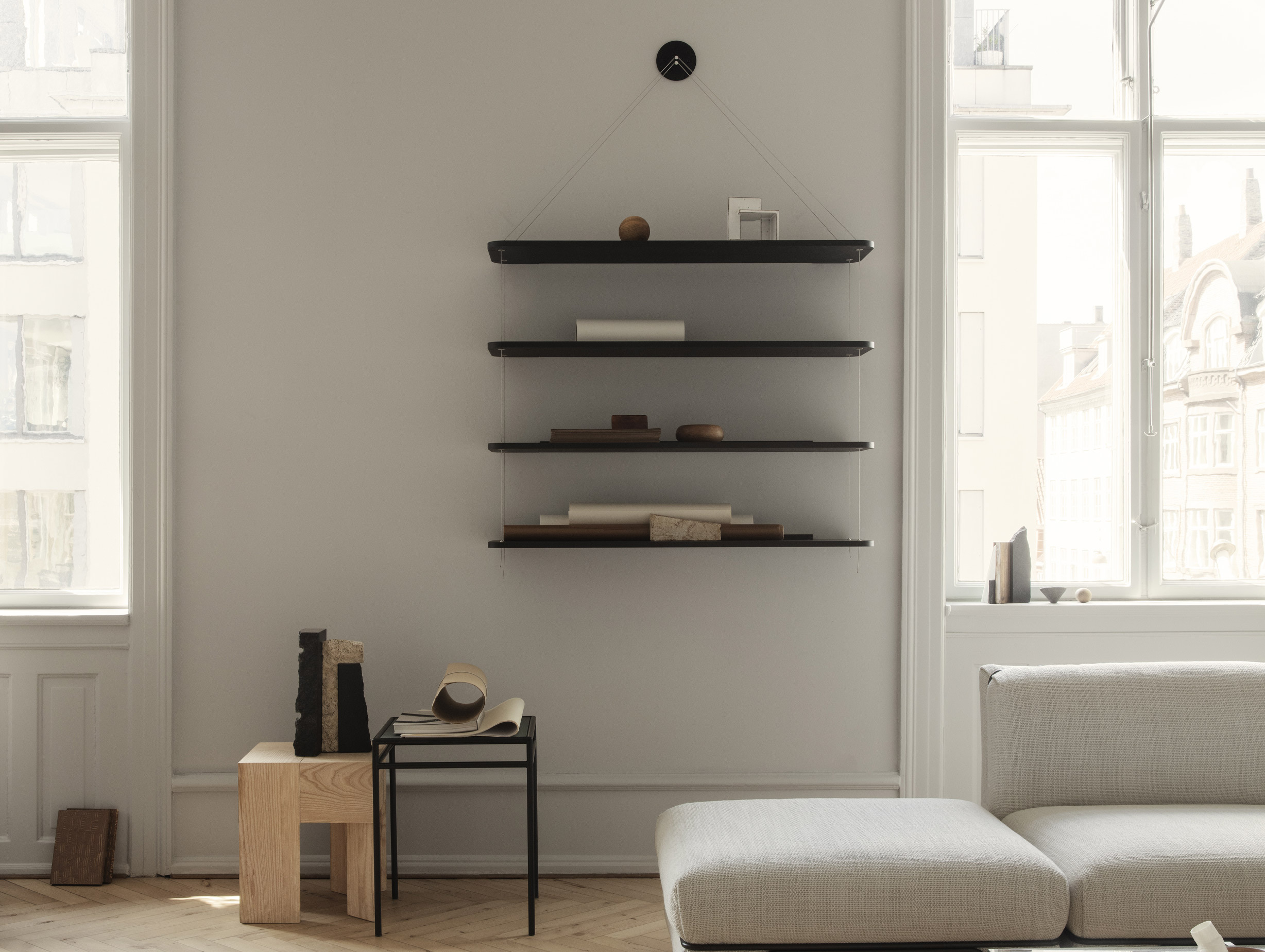 Karakter liberia pensile wire bookcase lifestyle2