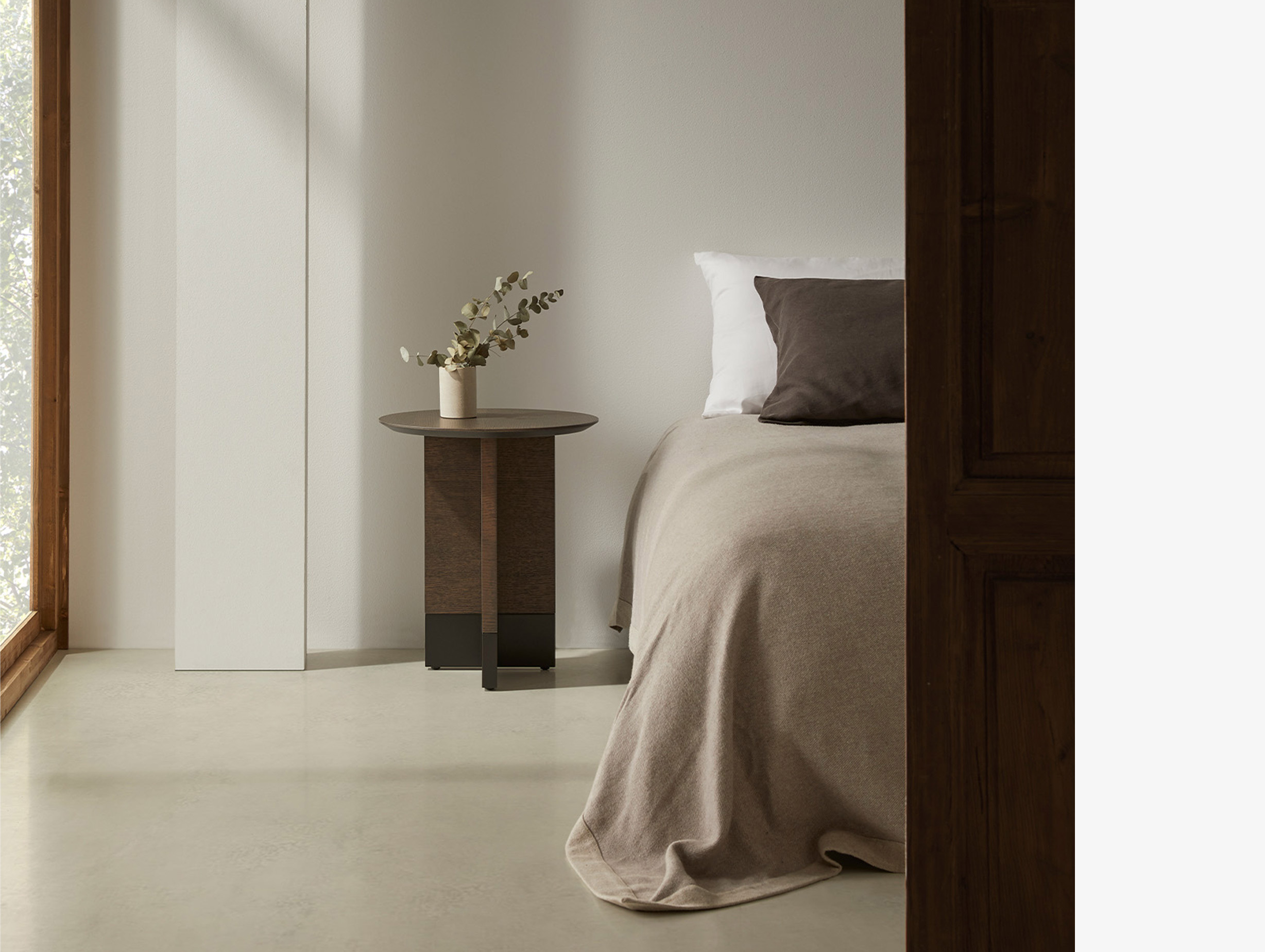 Kendo Francesc rife studio toc side table wood lifestyle2