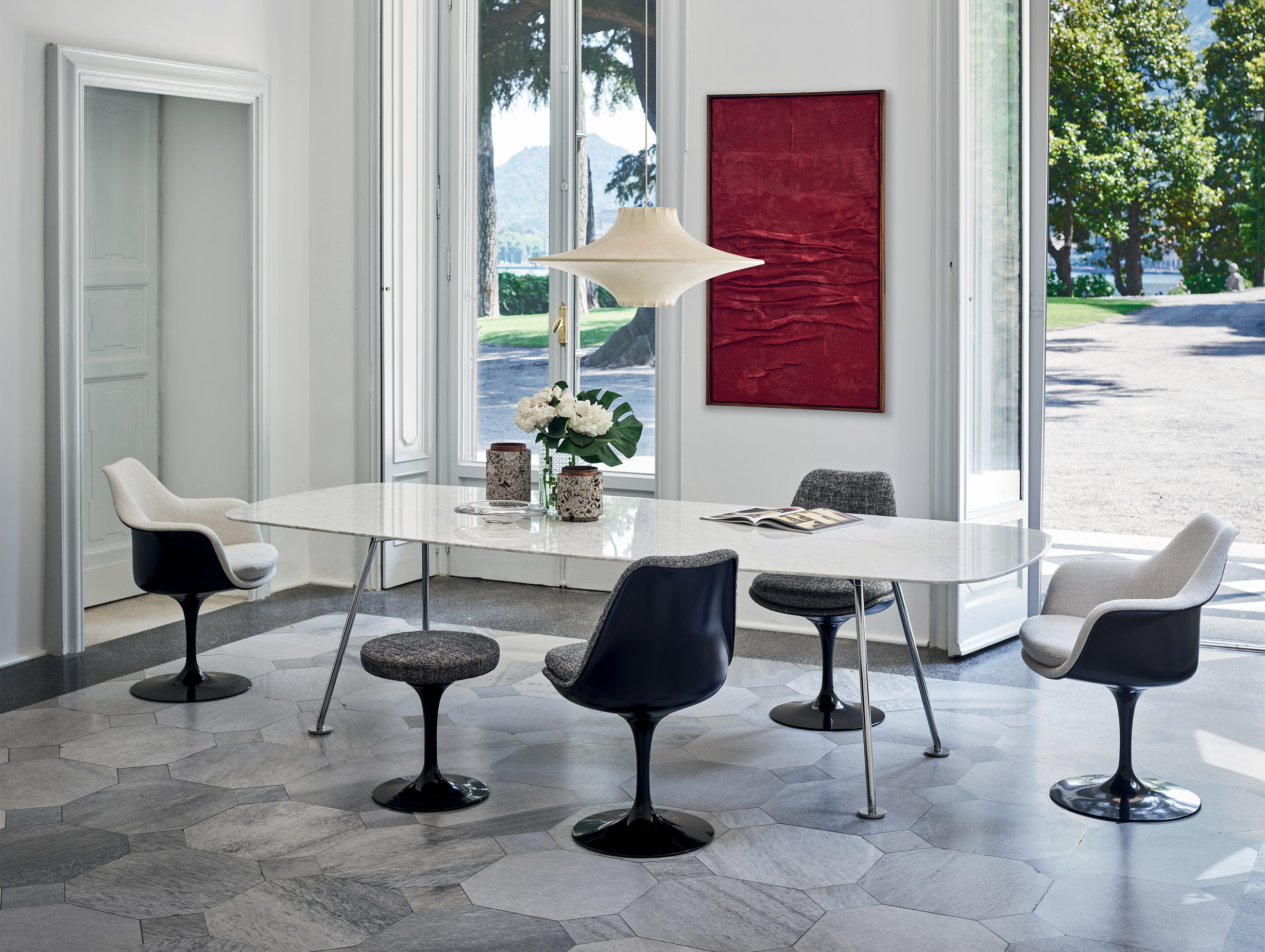 Knoll eero saarinen tulip chair lifestyle2