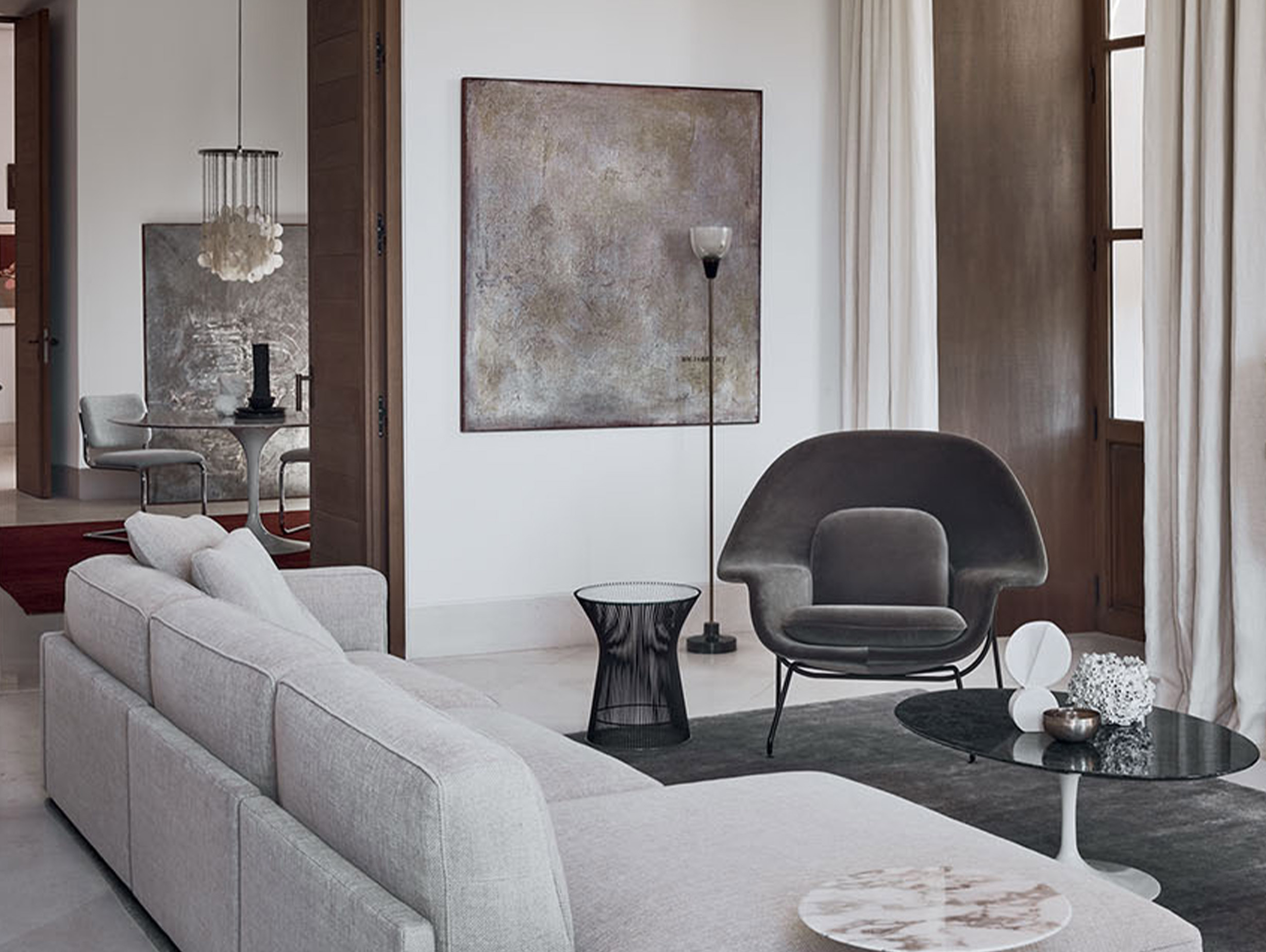 Knoll eero saarinen womb chair lifestyle7