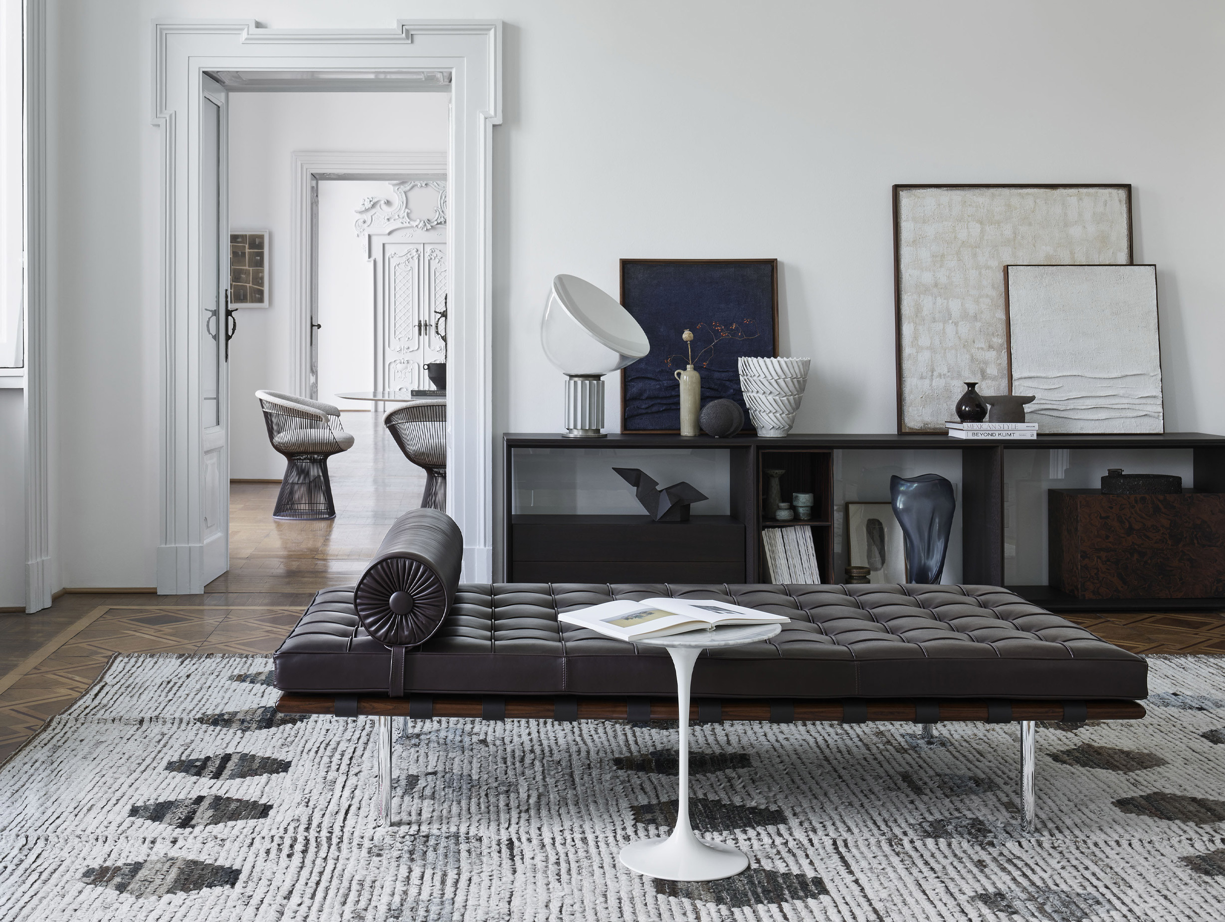 Knoll mies van der rohe barcelona daybed lifestyle