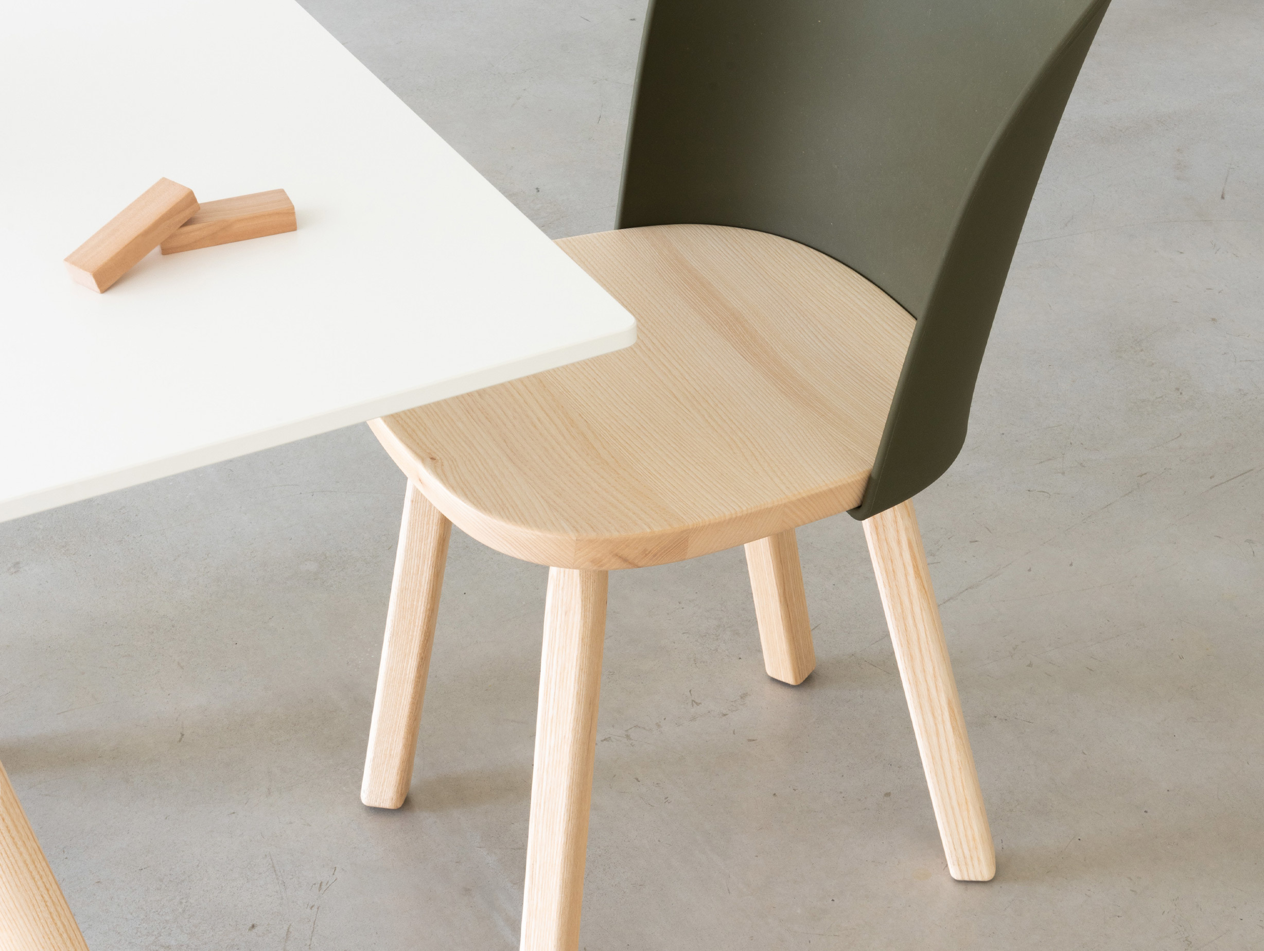 Magis edward barber jay osgerby alpina chair lifestyle 4