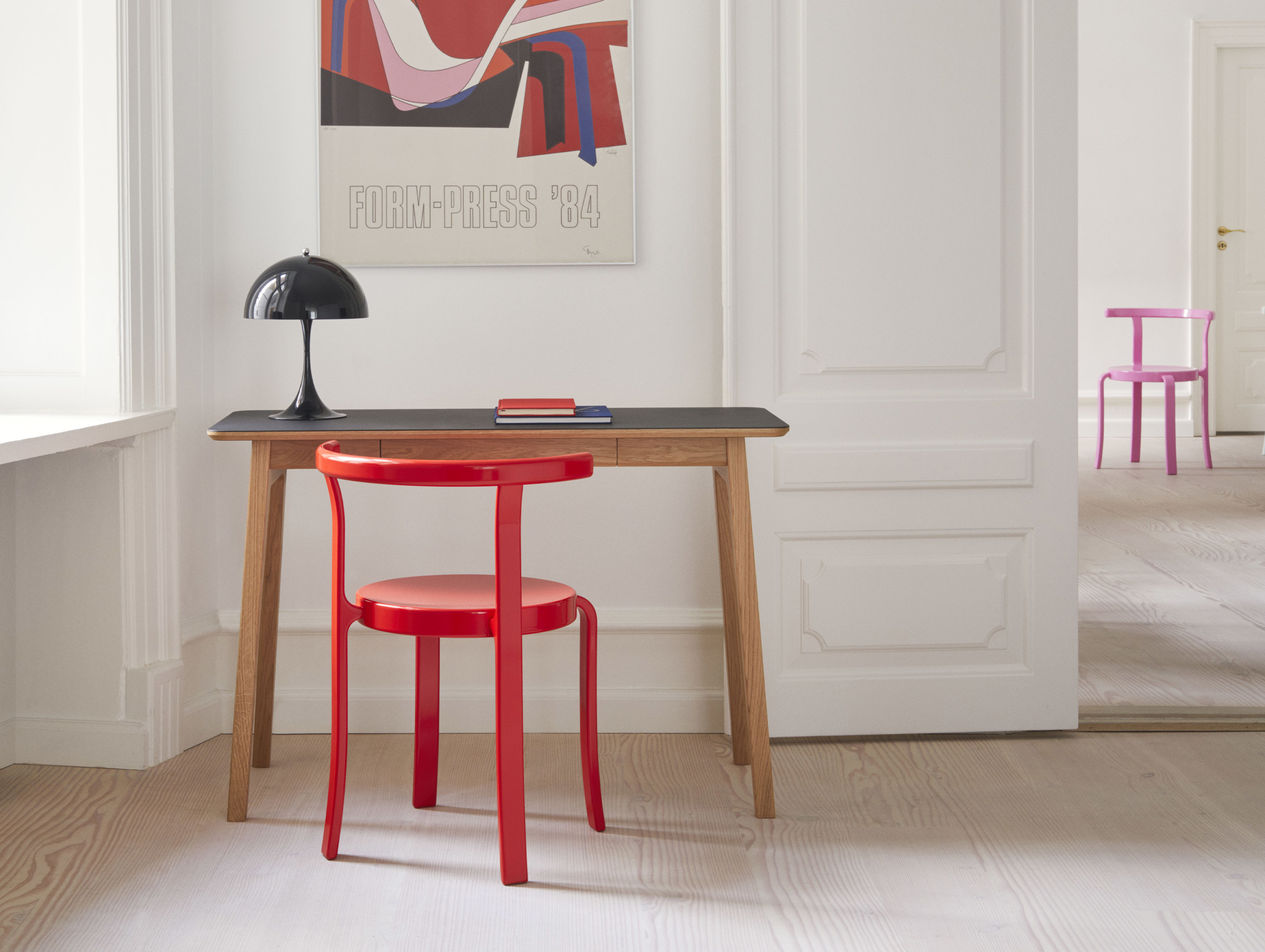 Magnus olesen rud thygesen johnny sorensen 8000 series chair lifestyle3