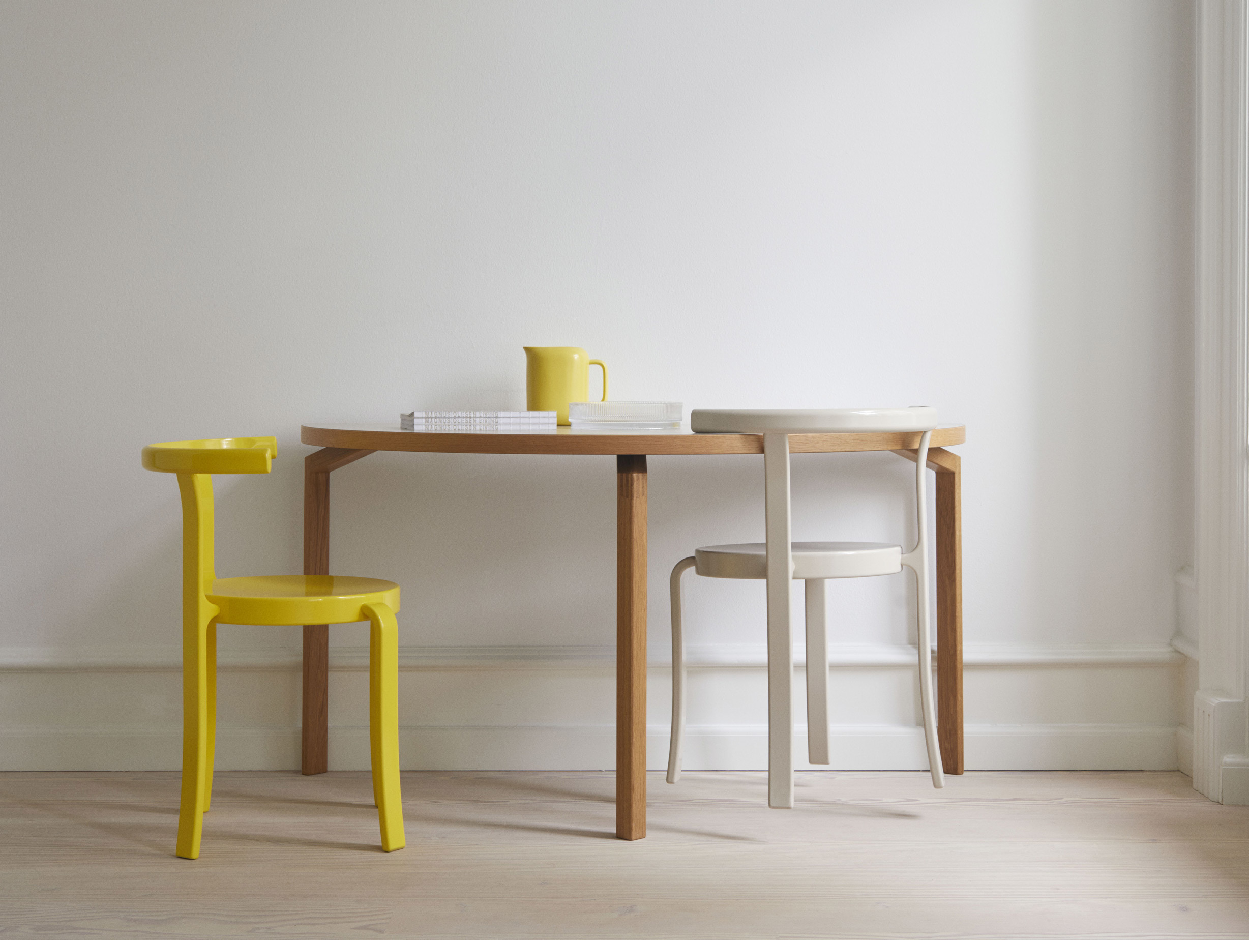 Magnus olesen rud thygesen johnny sorensen 8000 series chair lifestyle6