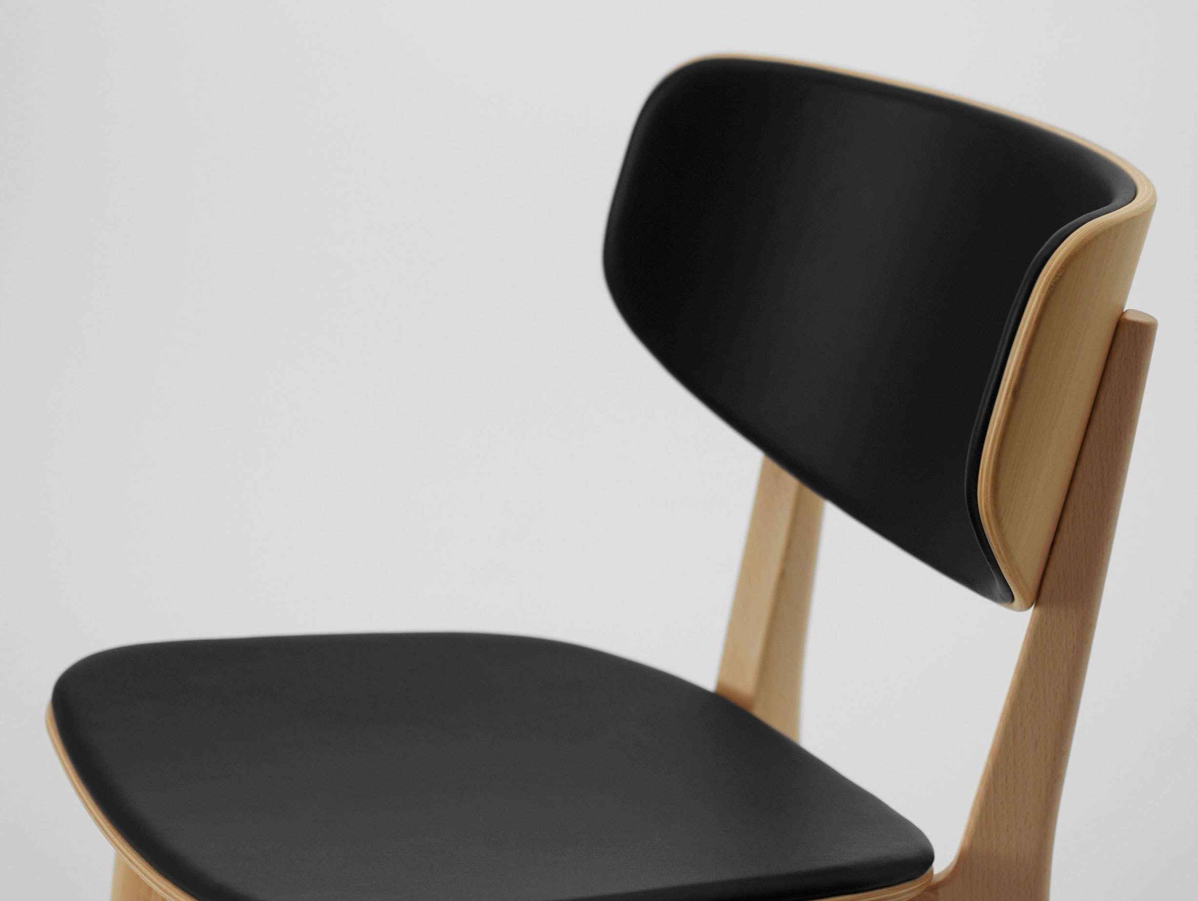 Maruni Roundish Beech Leather Detail