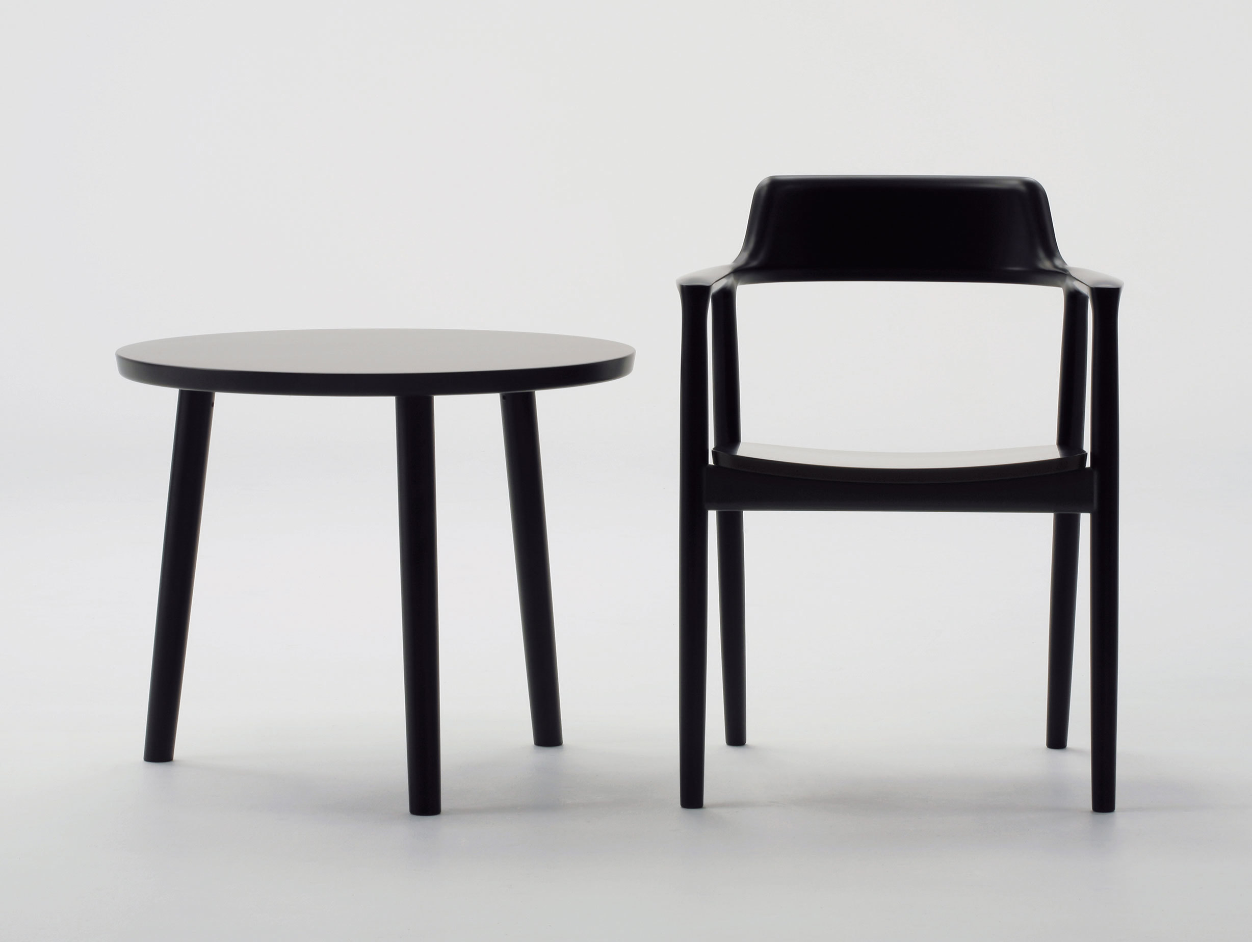 Maruni Hiroshima Armchair Beech Mat Black Side Table