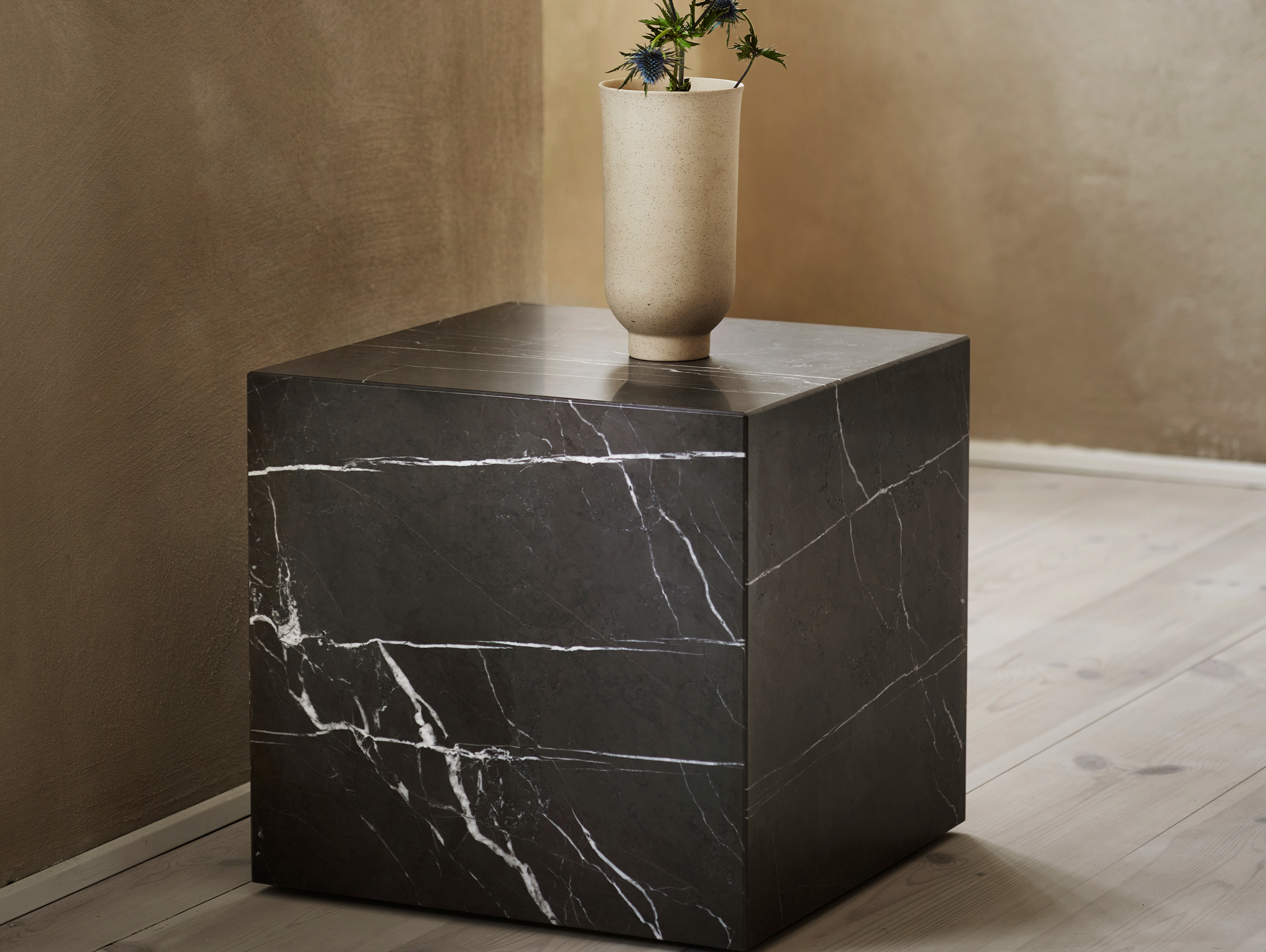 Menu plinth cubic story 3