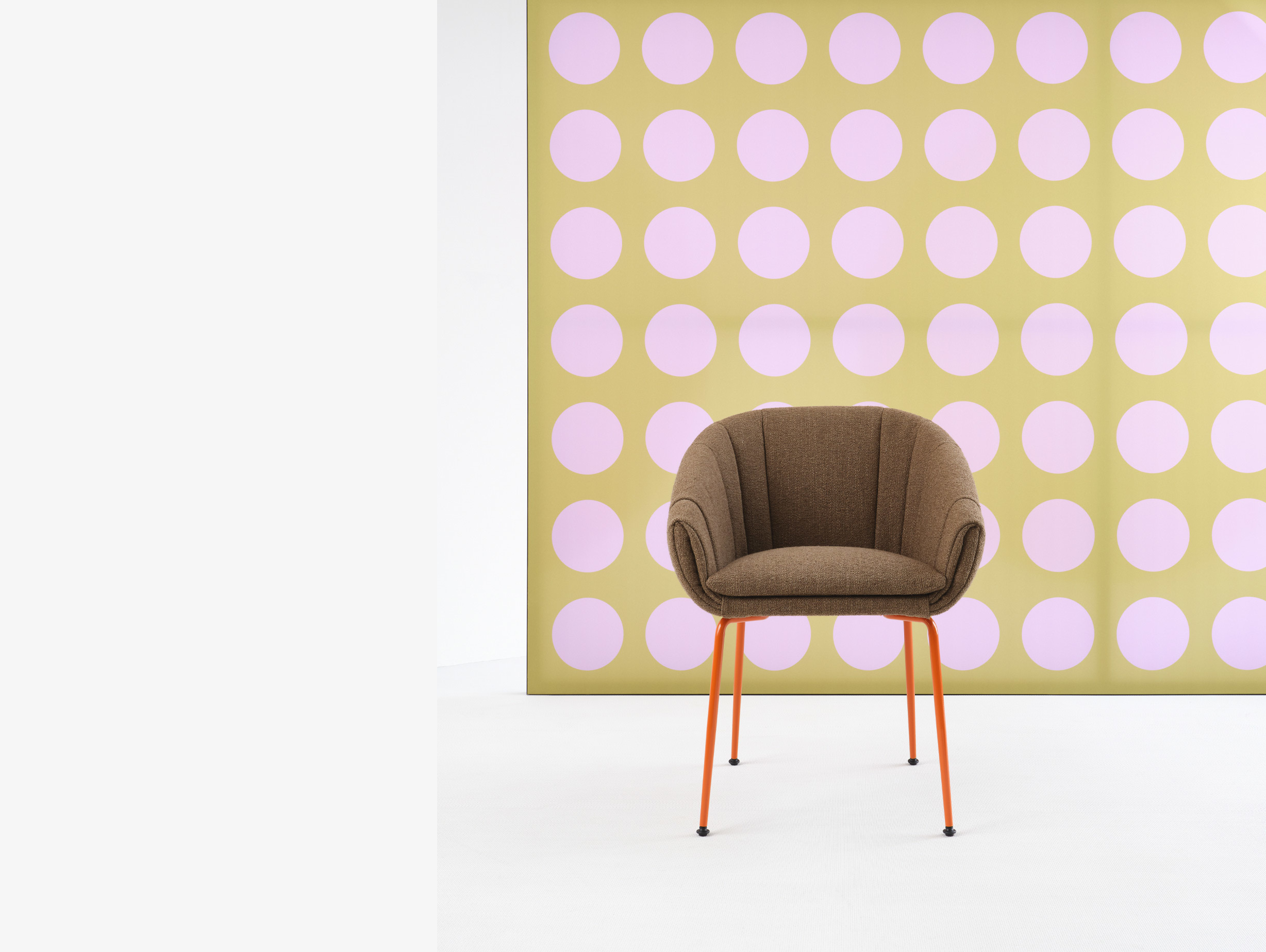 Montis formstelle luna armchair metal base lifestyle