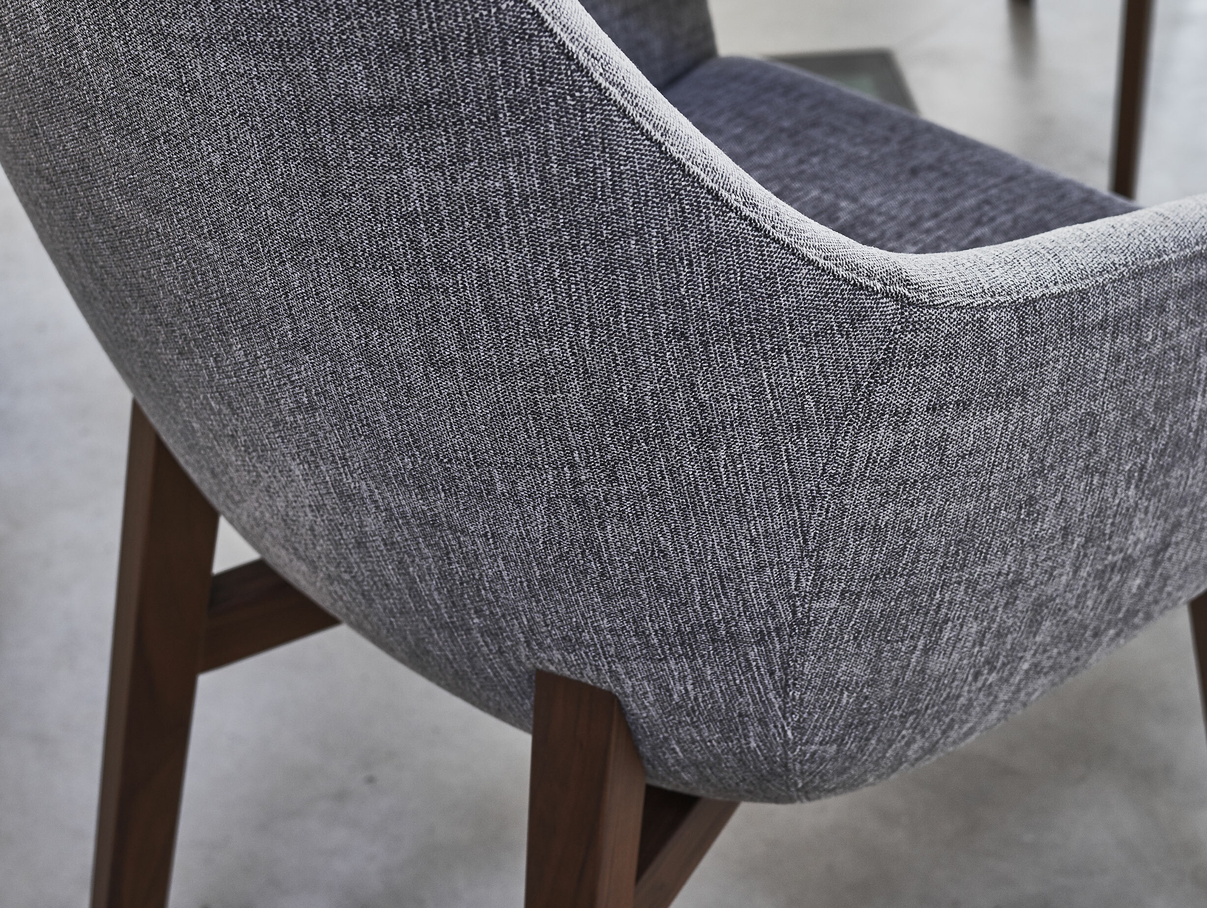 Montis geert koster vico dining chair lifestyle 5