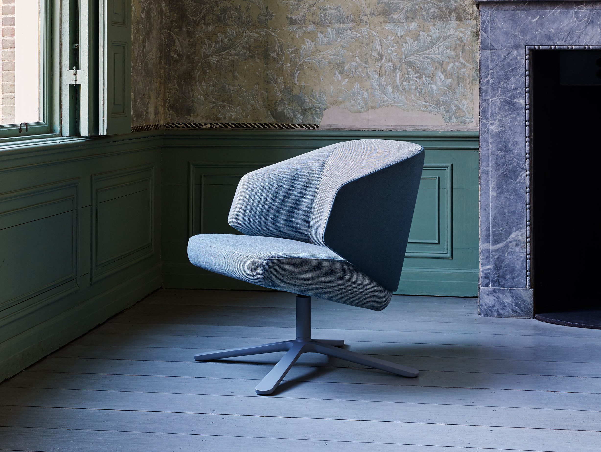 Montis Back Me Up Salon Lounge Chair 1