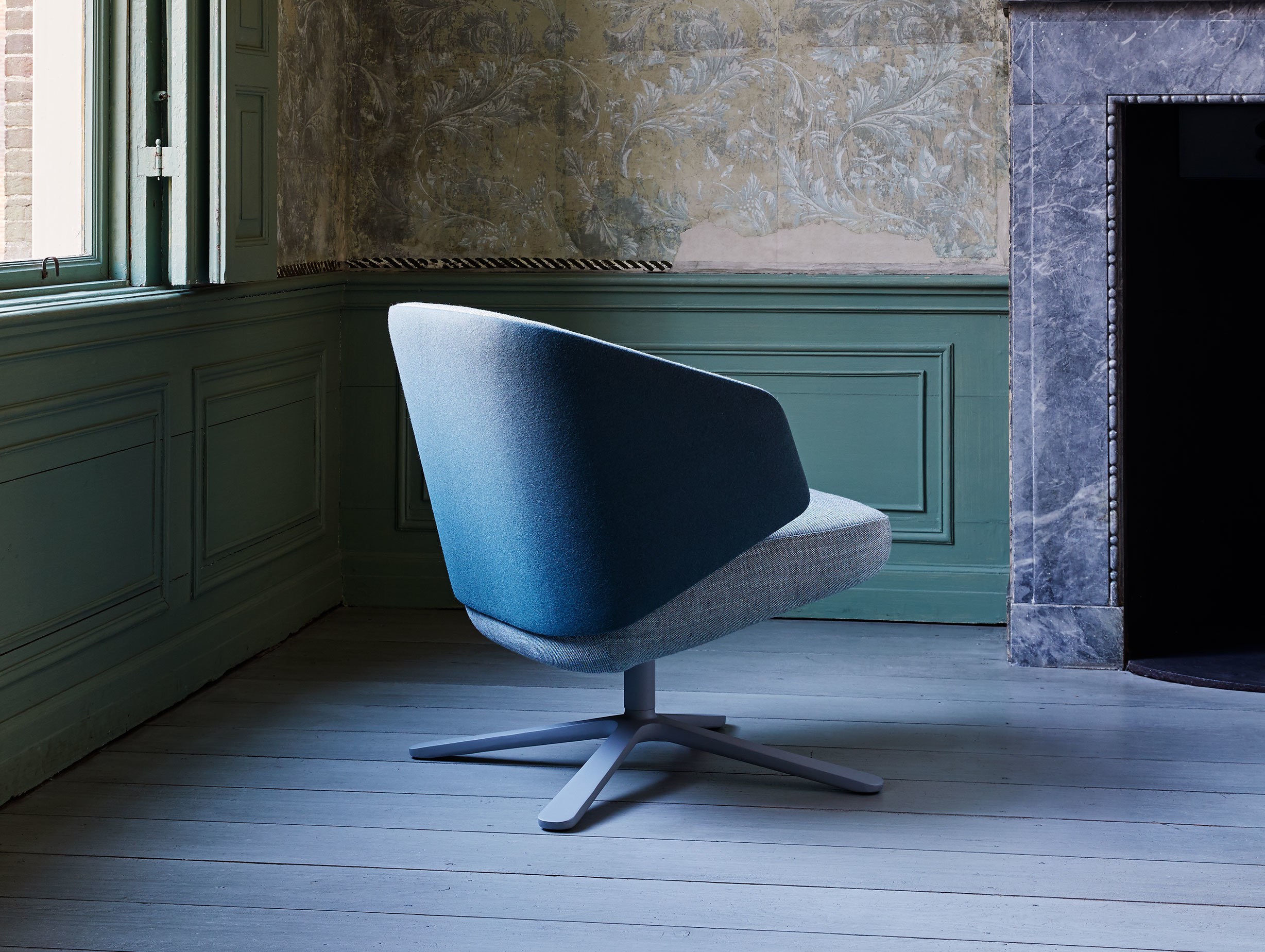 Montis Back Me Up Salon Lounge Chair 2