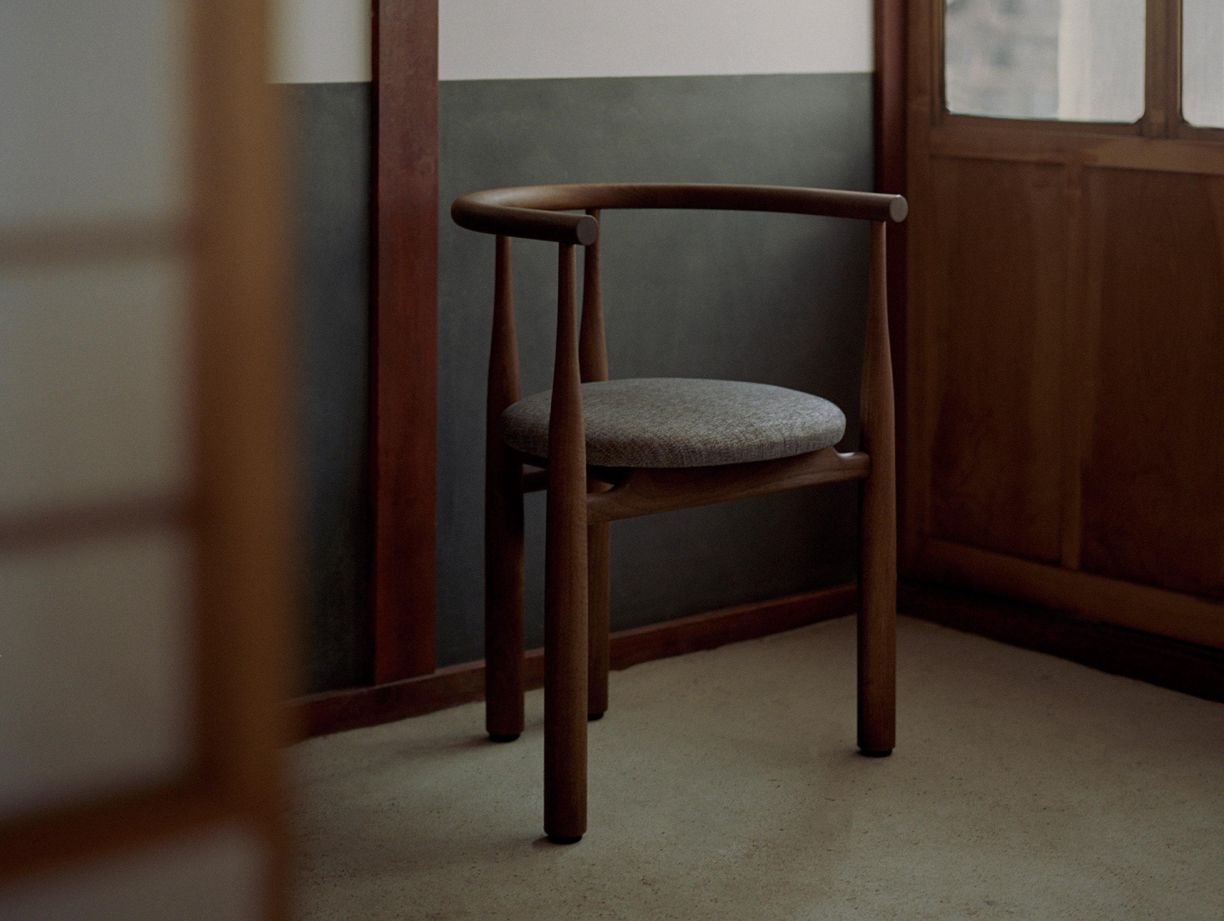 New works steven bukowski bukowski chair lifestyle6