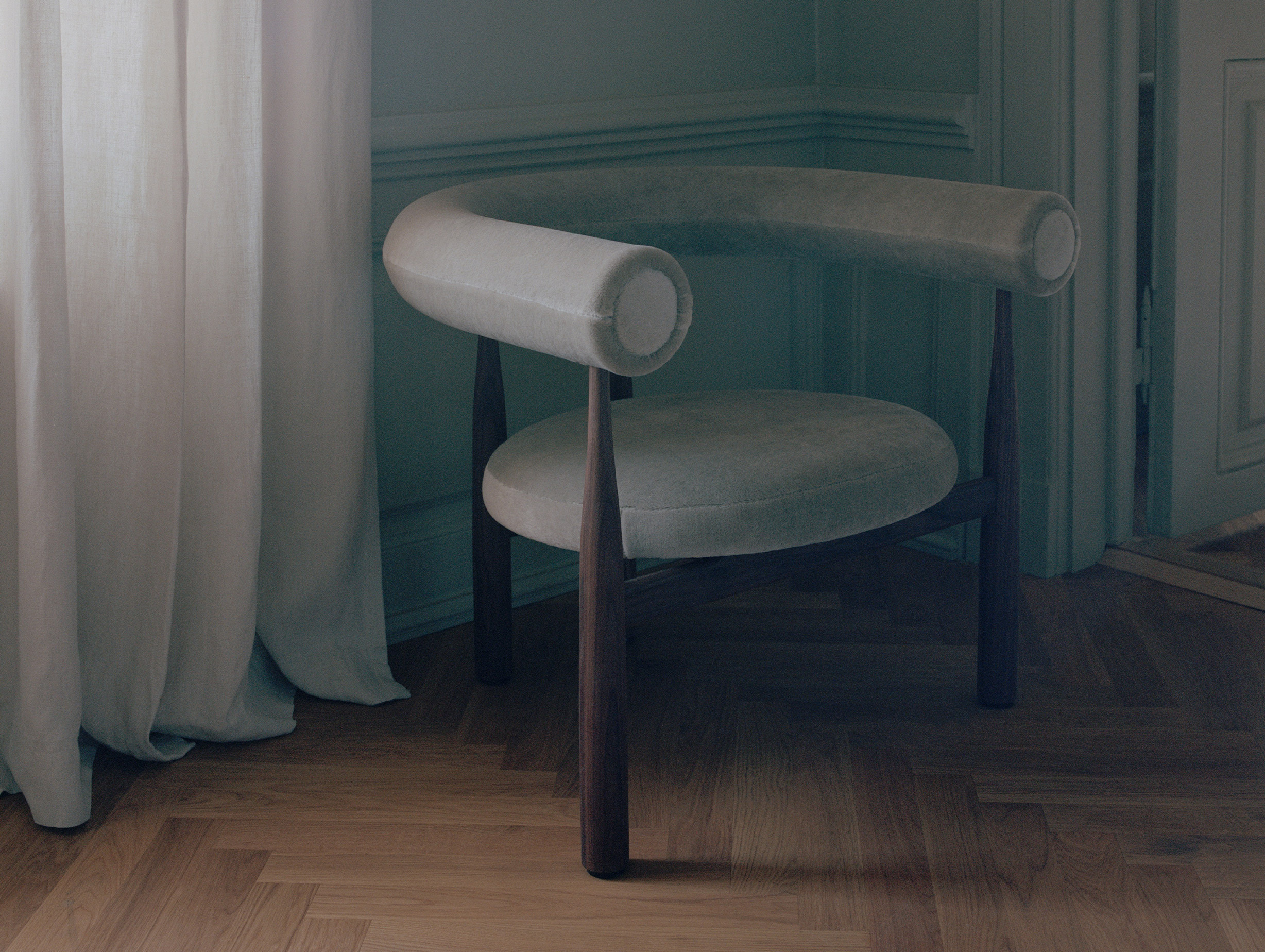 New works steven bukowski lounge chair lifestyle4