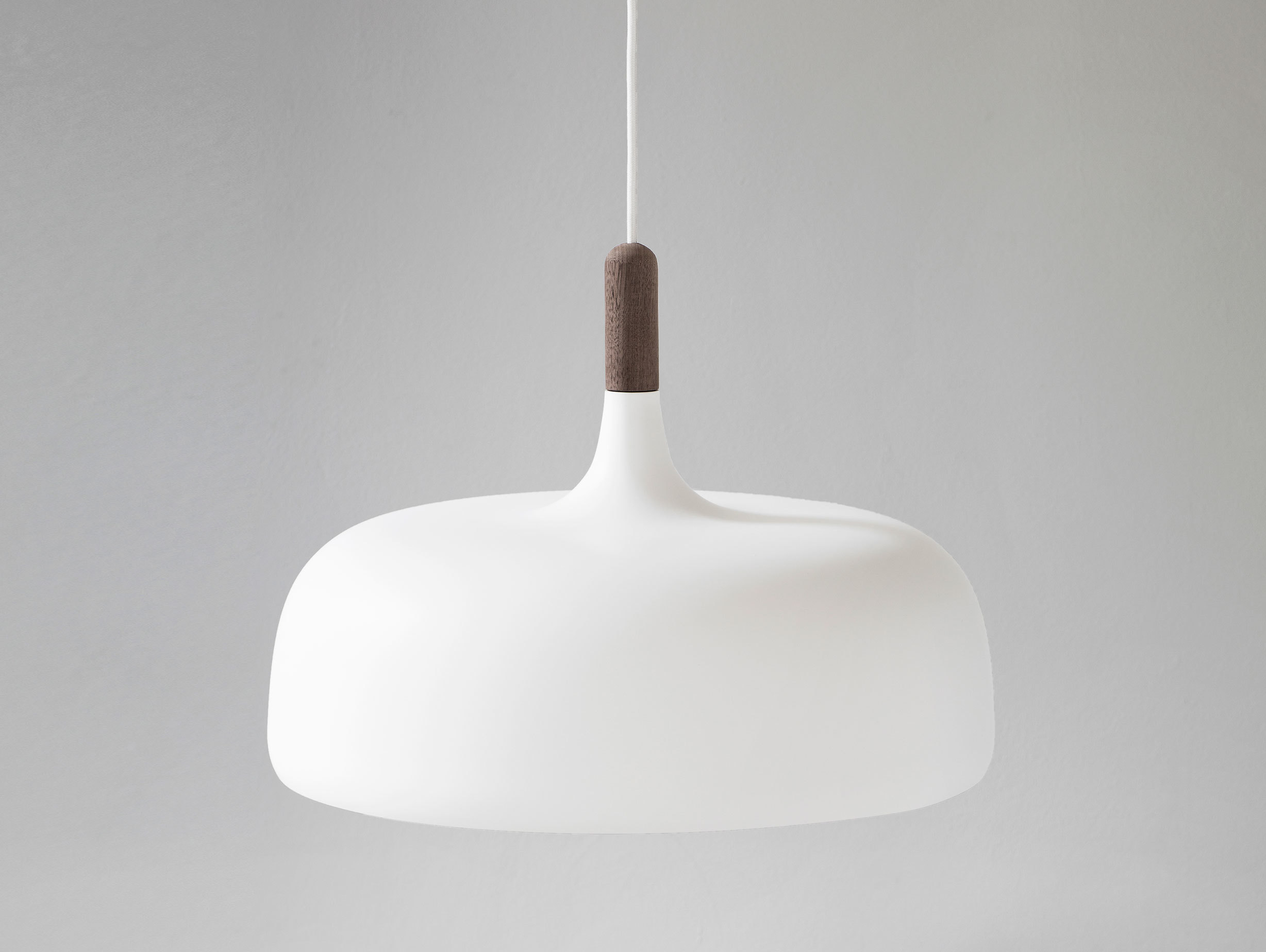 Northern Lighting Acorn White Dark Walnut