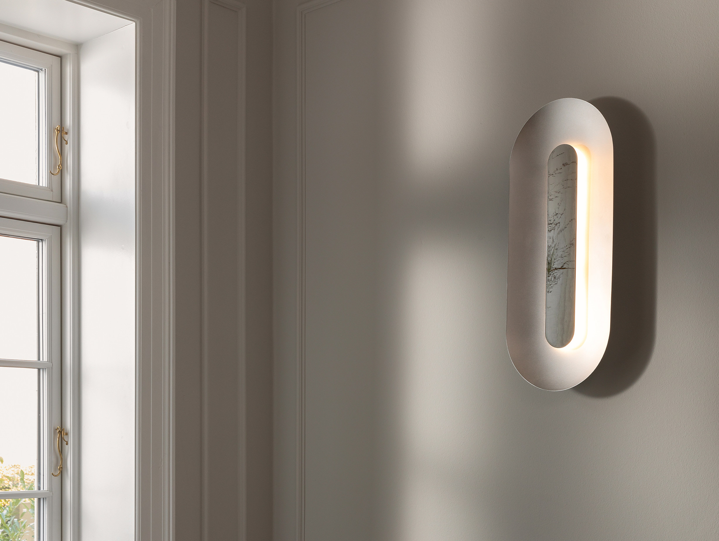 Nuura rick tegelaar sasi wall light lifestyle2