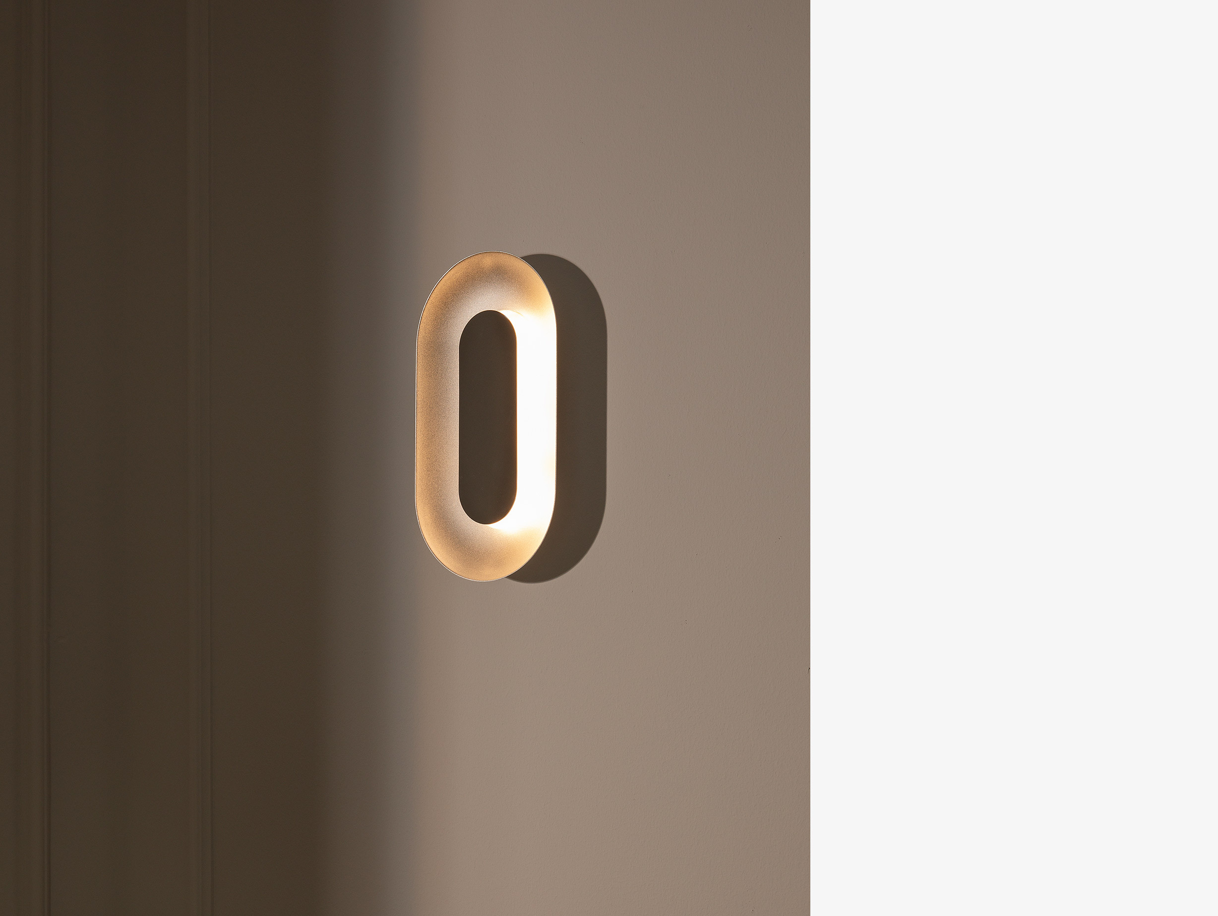 Nuura rick tegelaar sasi wall light lifestyle5