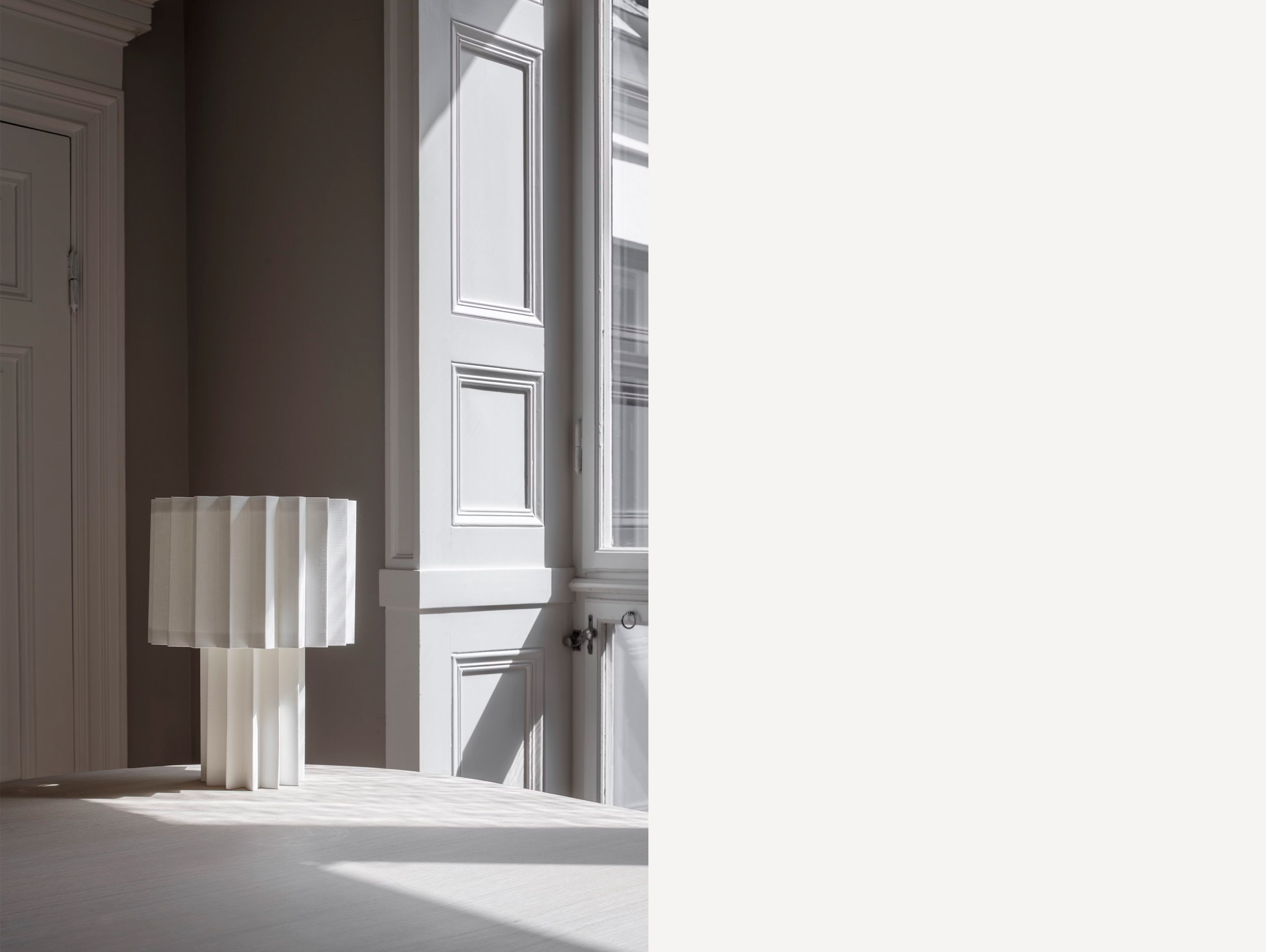 Orsjo belysning folkform plisse table light cream lifestyle