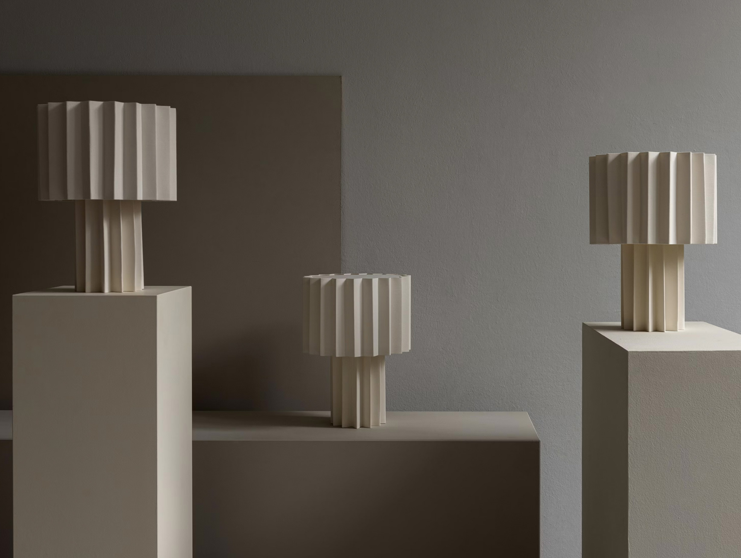 Orsjo belysning folkform plisse table light cream lifestyle2