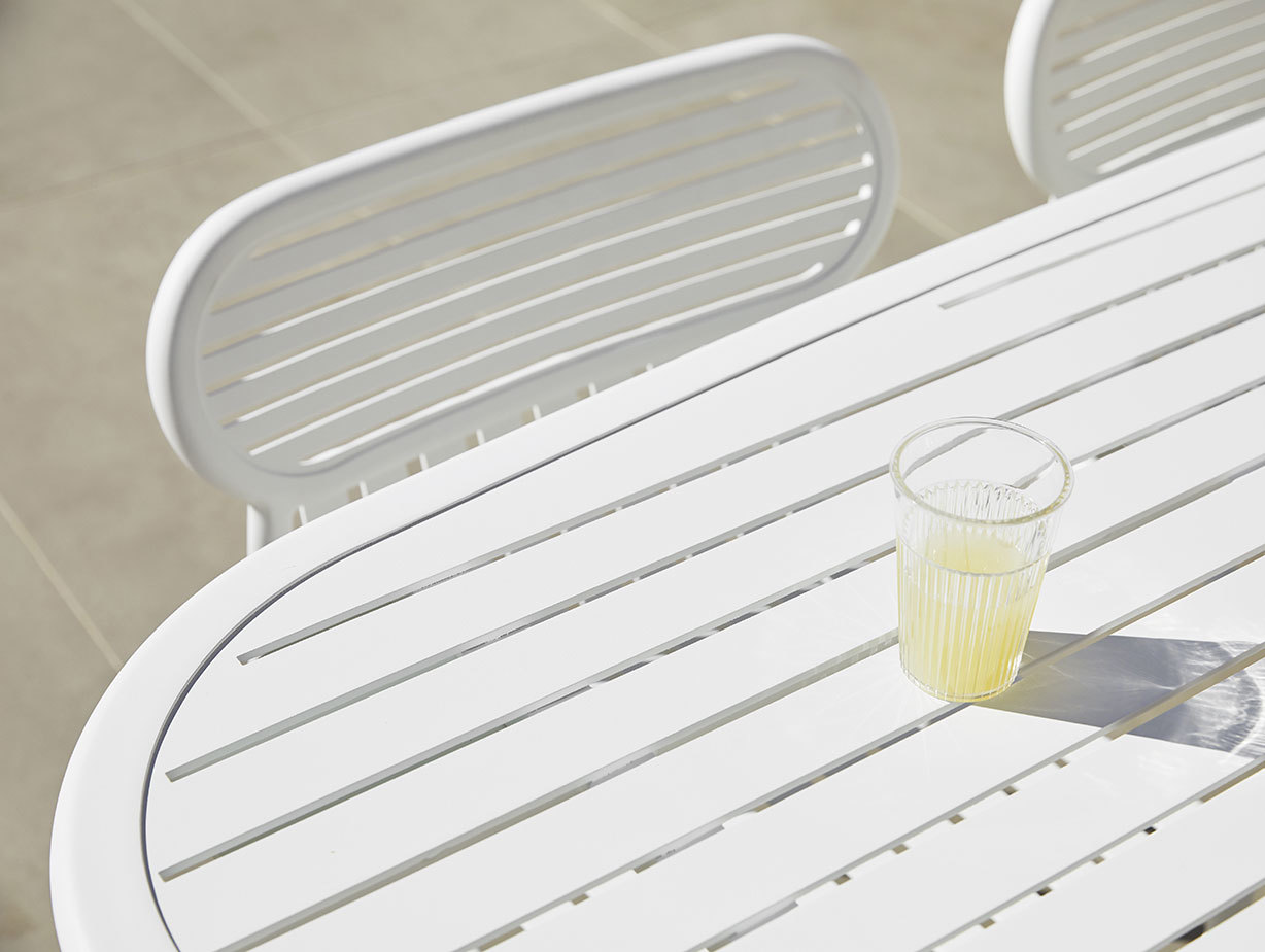 Petite friture weekend chairs table white detail