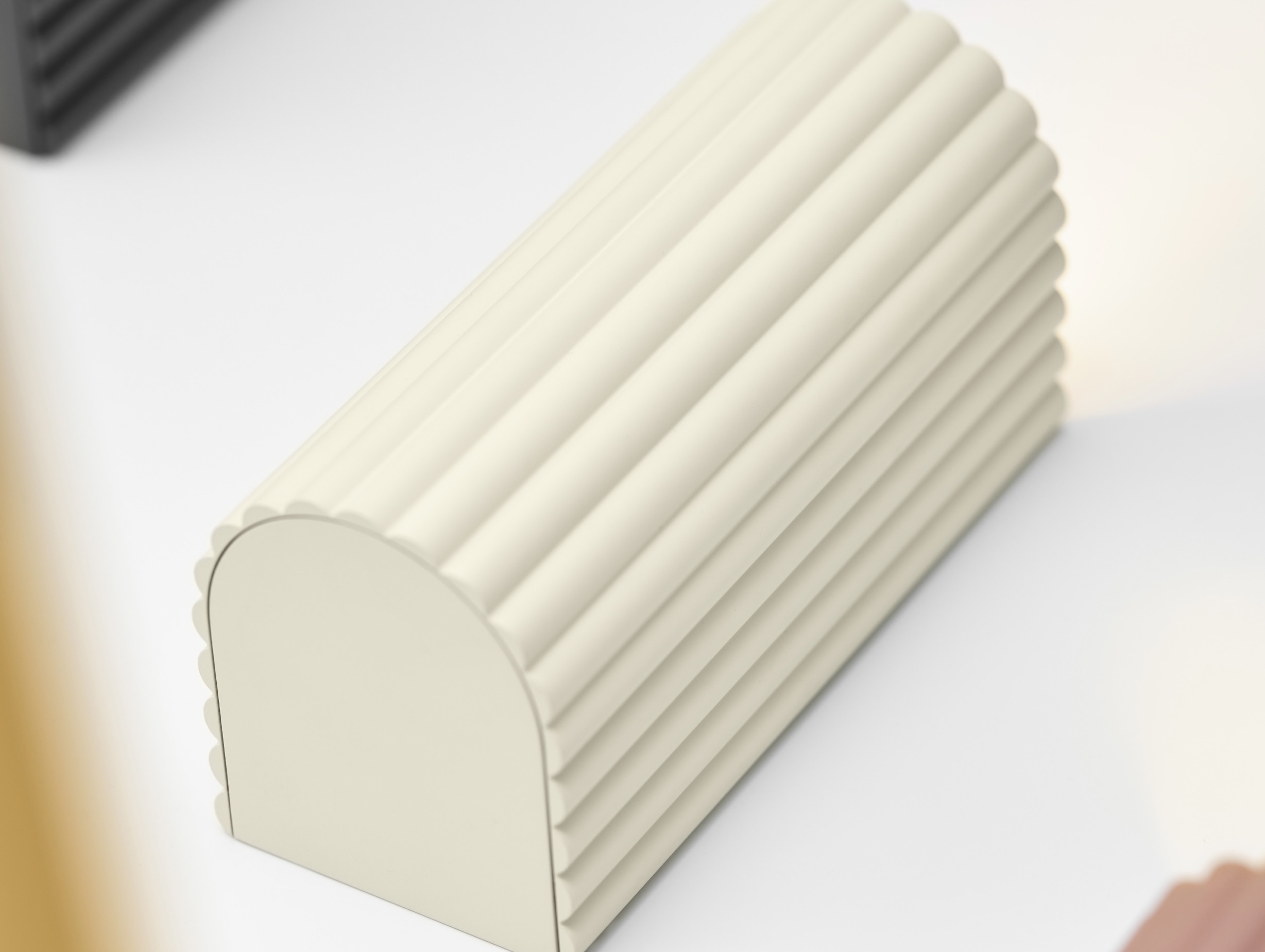 Pholc nina jobs donna wall light lifestyle4