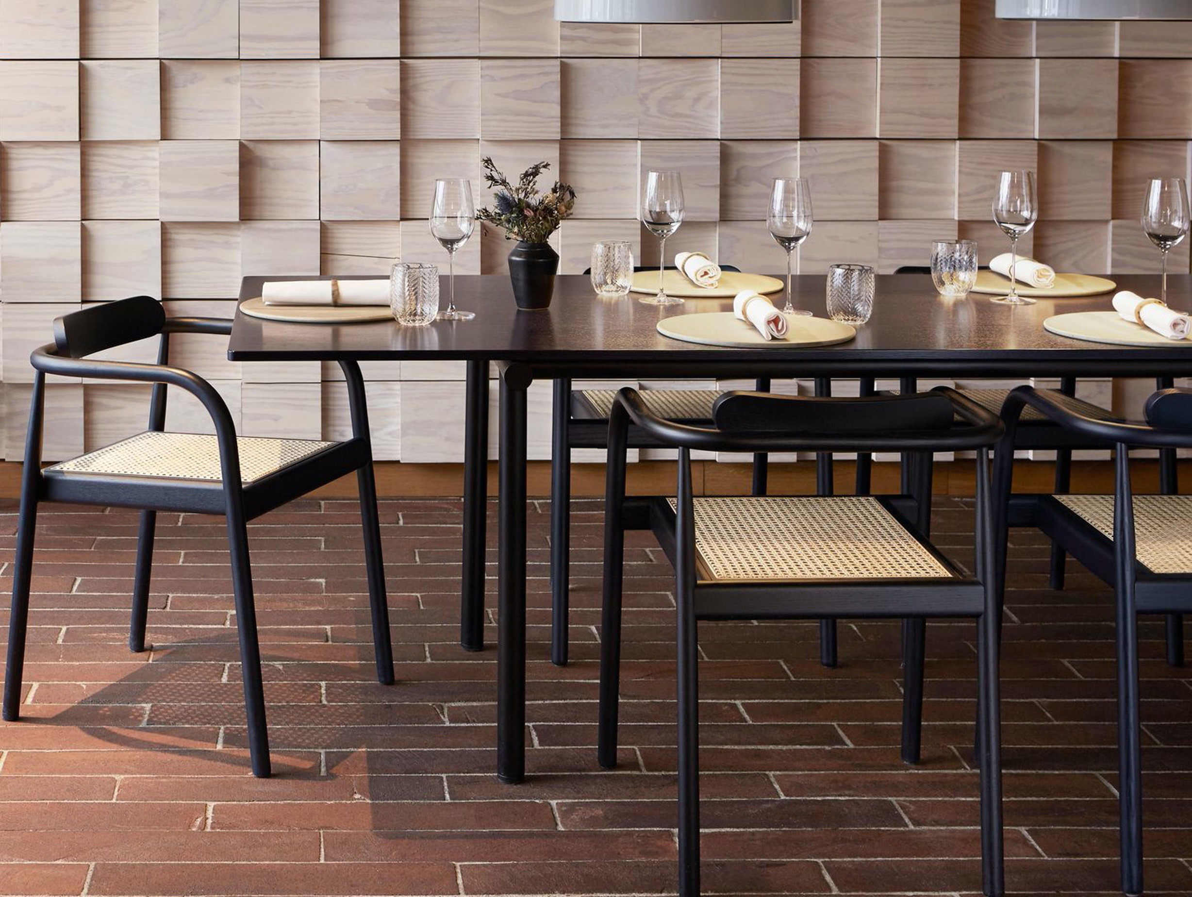 Pwtbs isabel ahm ahm chair lifestyle4