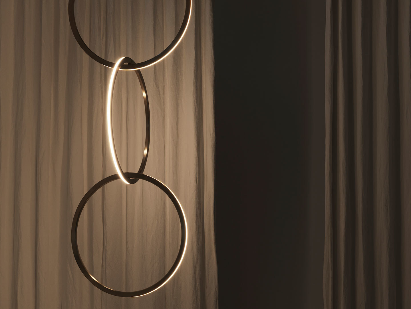 Resident Studio Circus 750 Light Detail