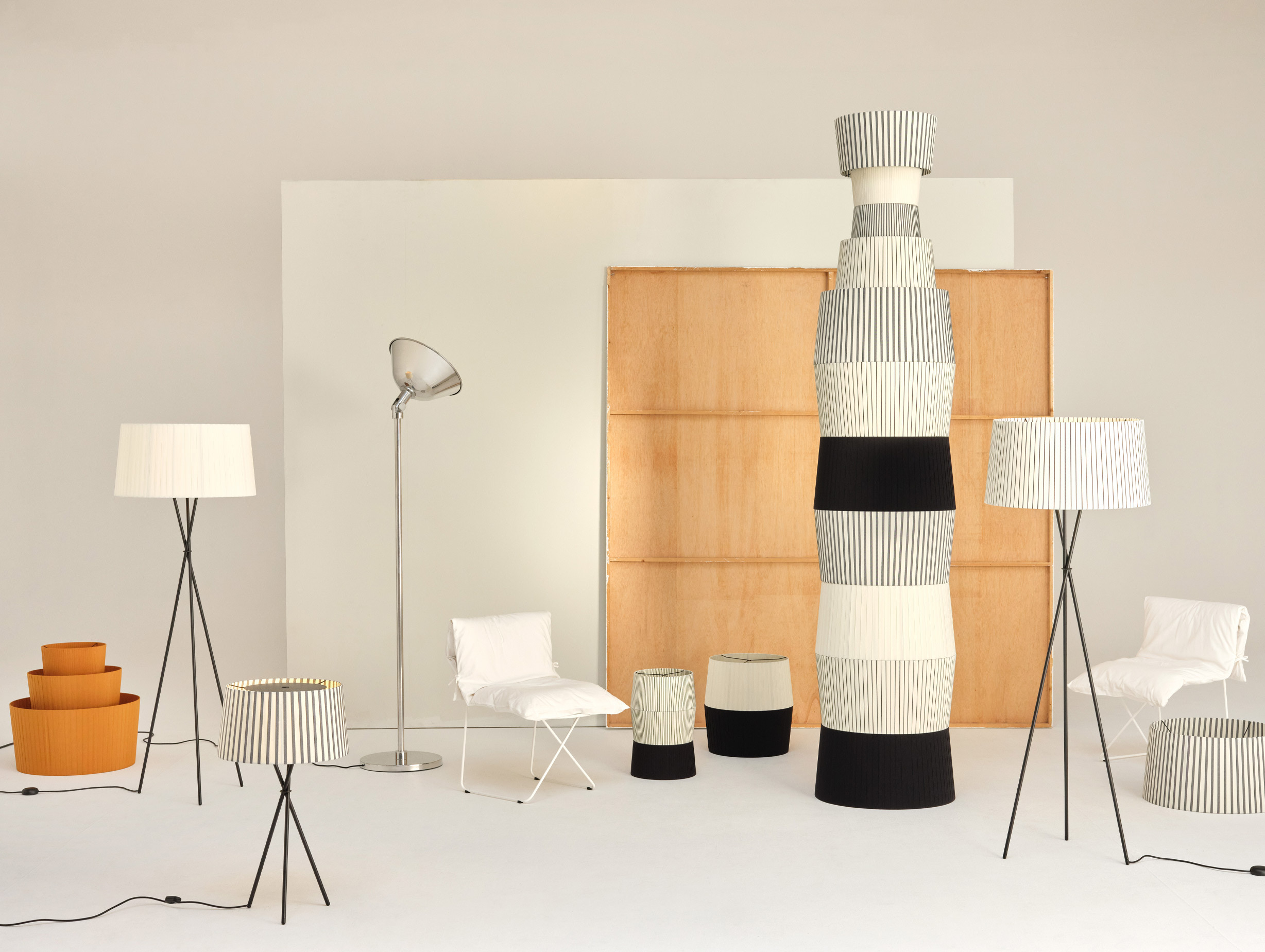 Santa and cole tripode g5 floor lamp lifestyle