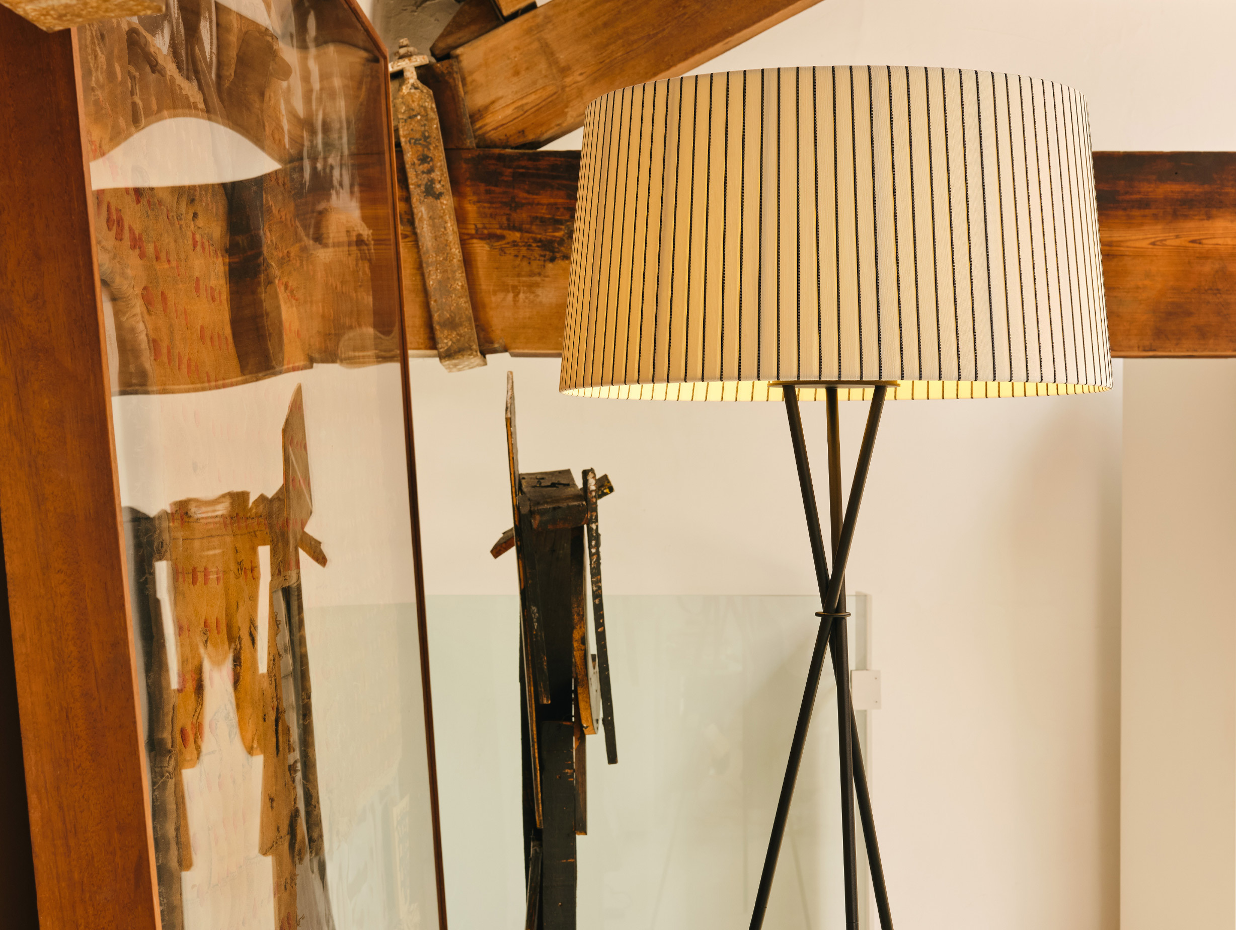 Santa and cole tripode g5 floor lamp lifestyle2