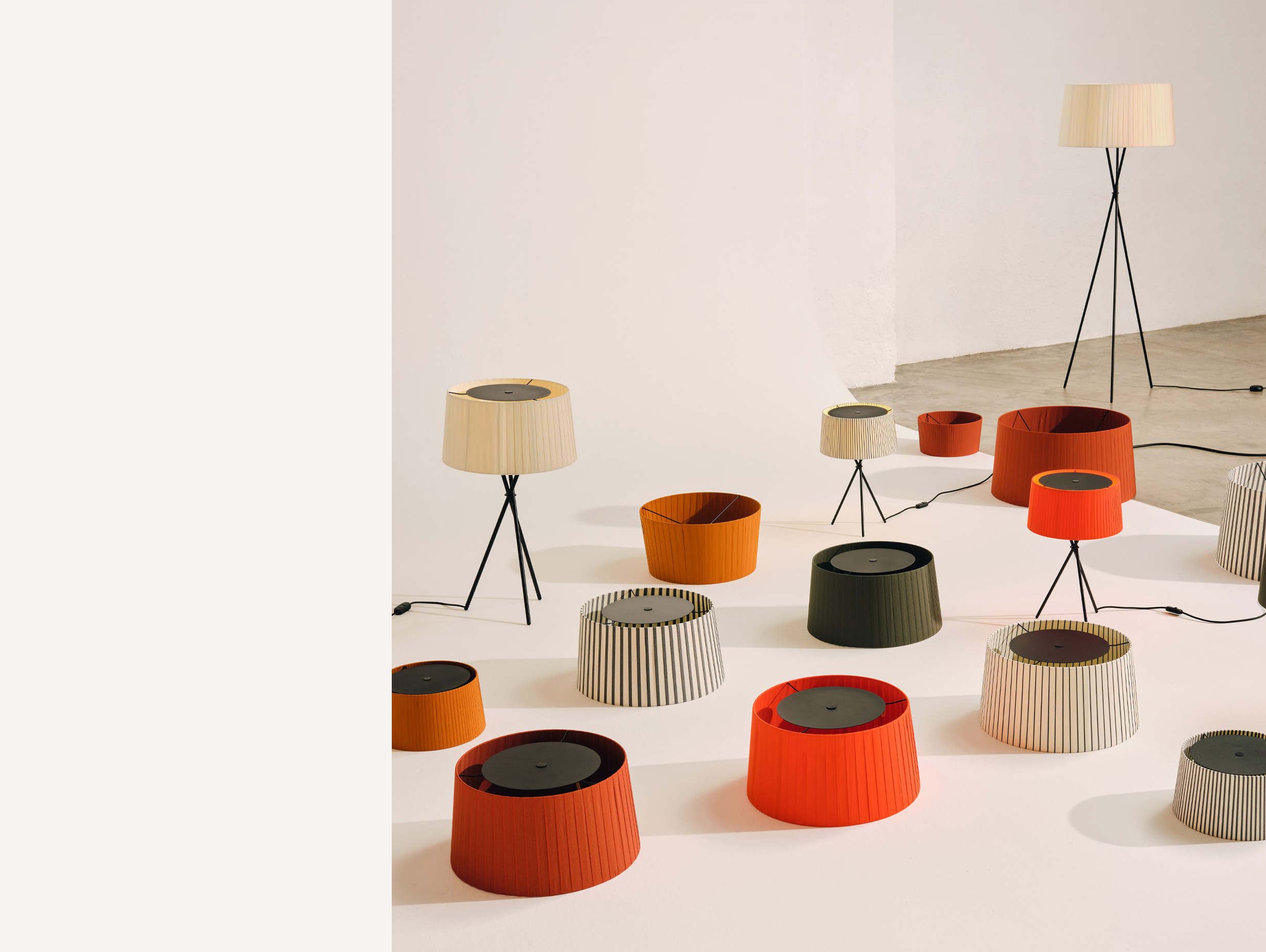 Santa and cole tripode g5 floor lamp lifestyle3