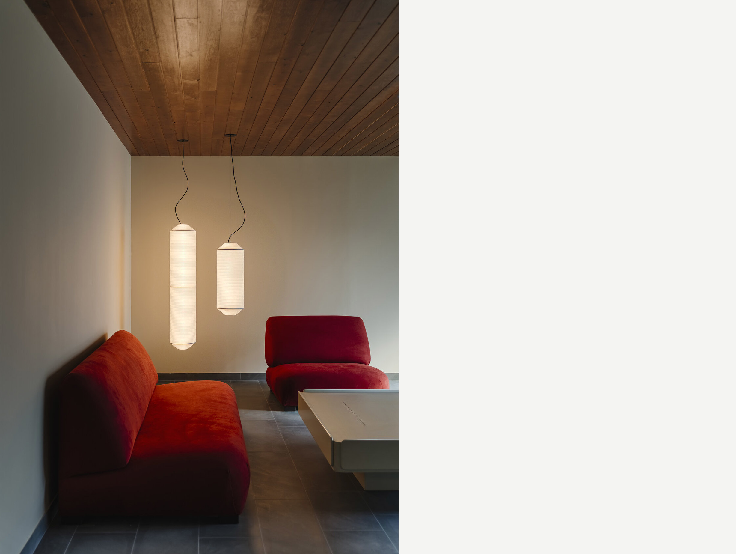 Santa cole anthony dickens tekio vertical pendant light lifestyle3