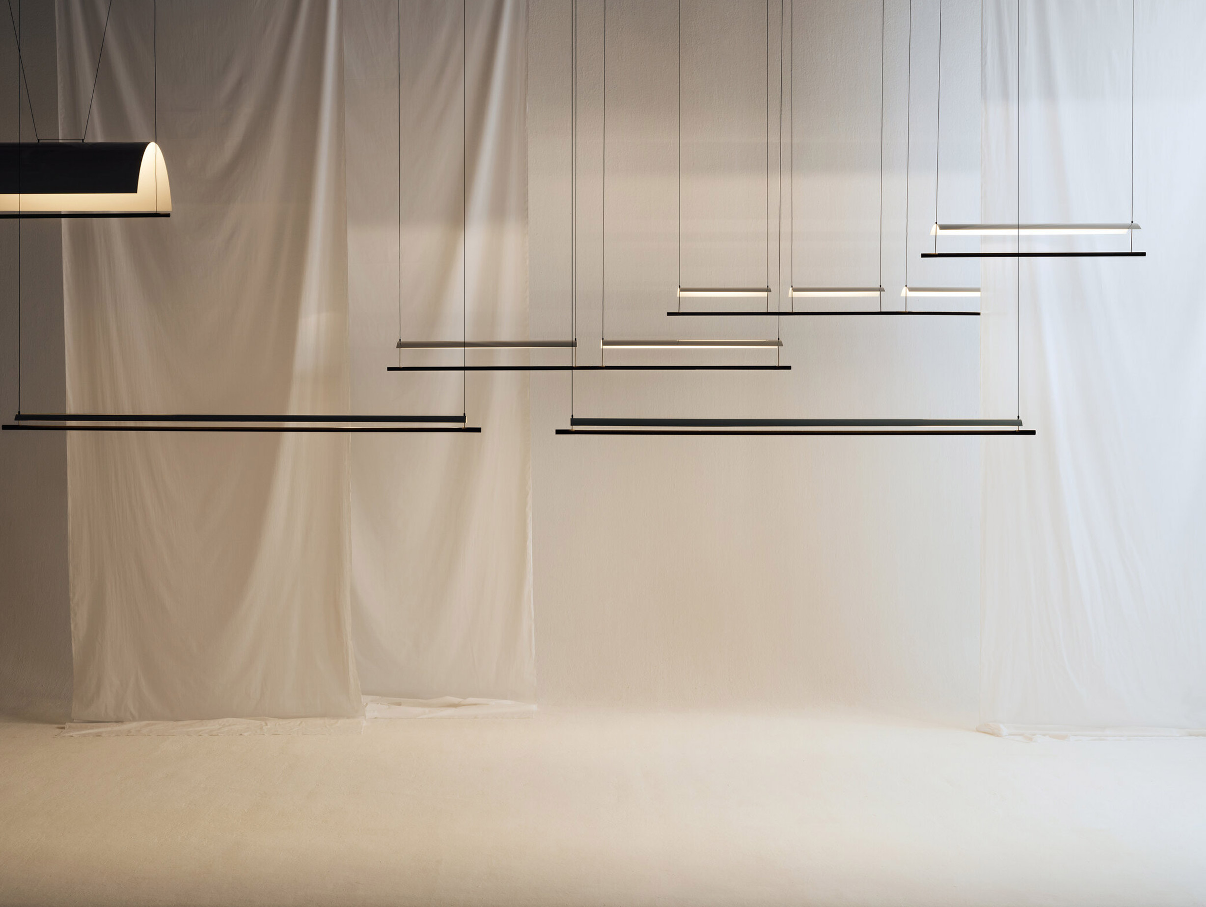 Santa cole antoni arola lamina 45 85 pendant lifestyle2