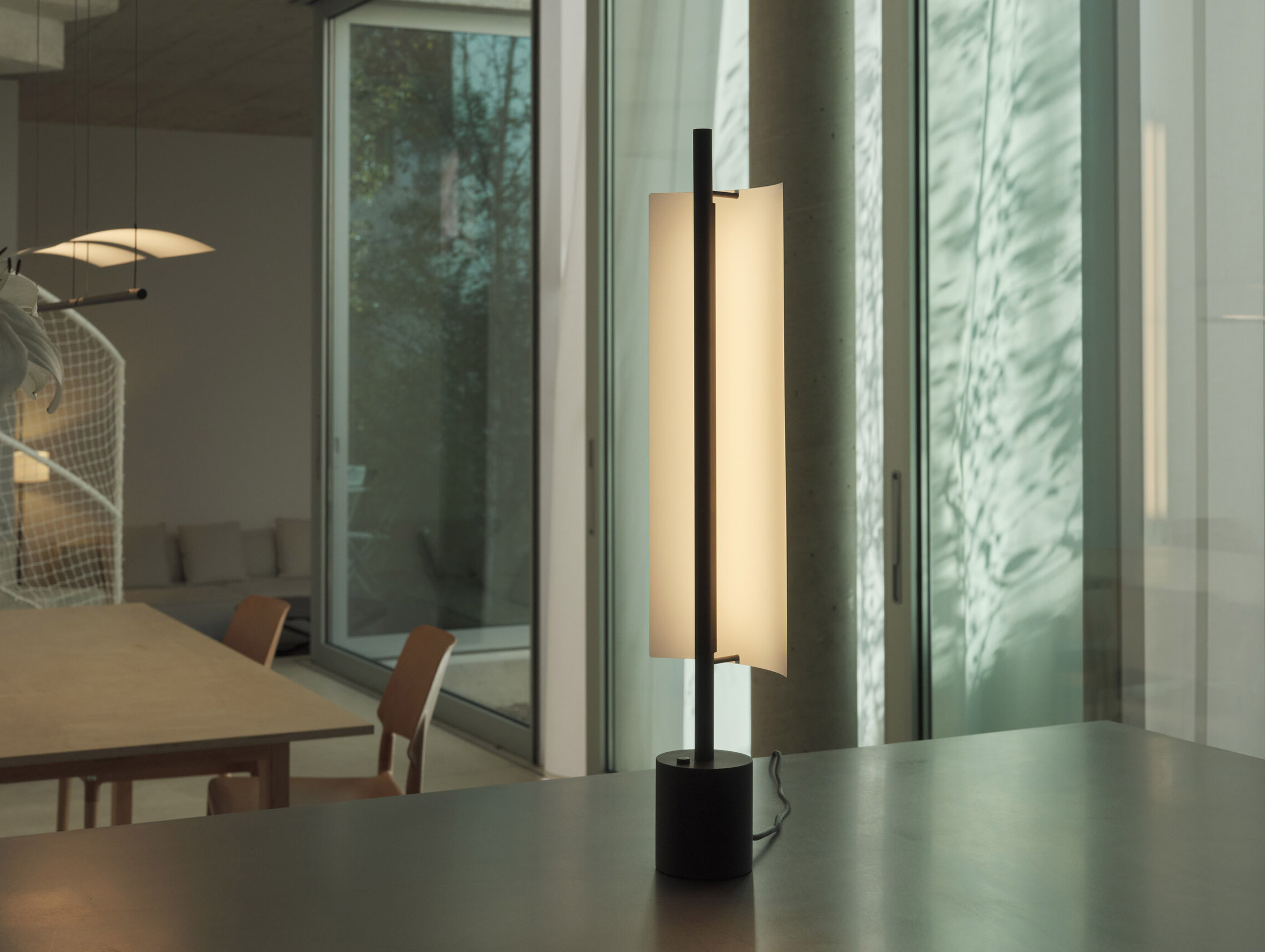 Santa cole antoni arola lamina 45 table light lifestyle