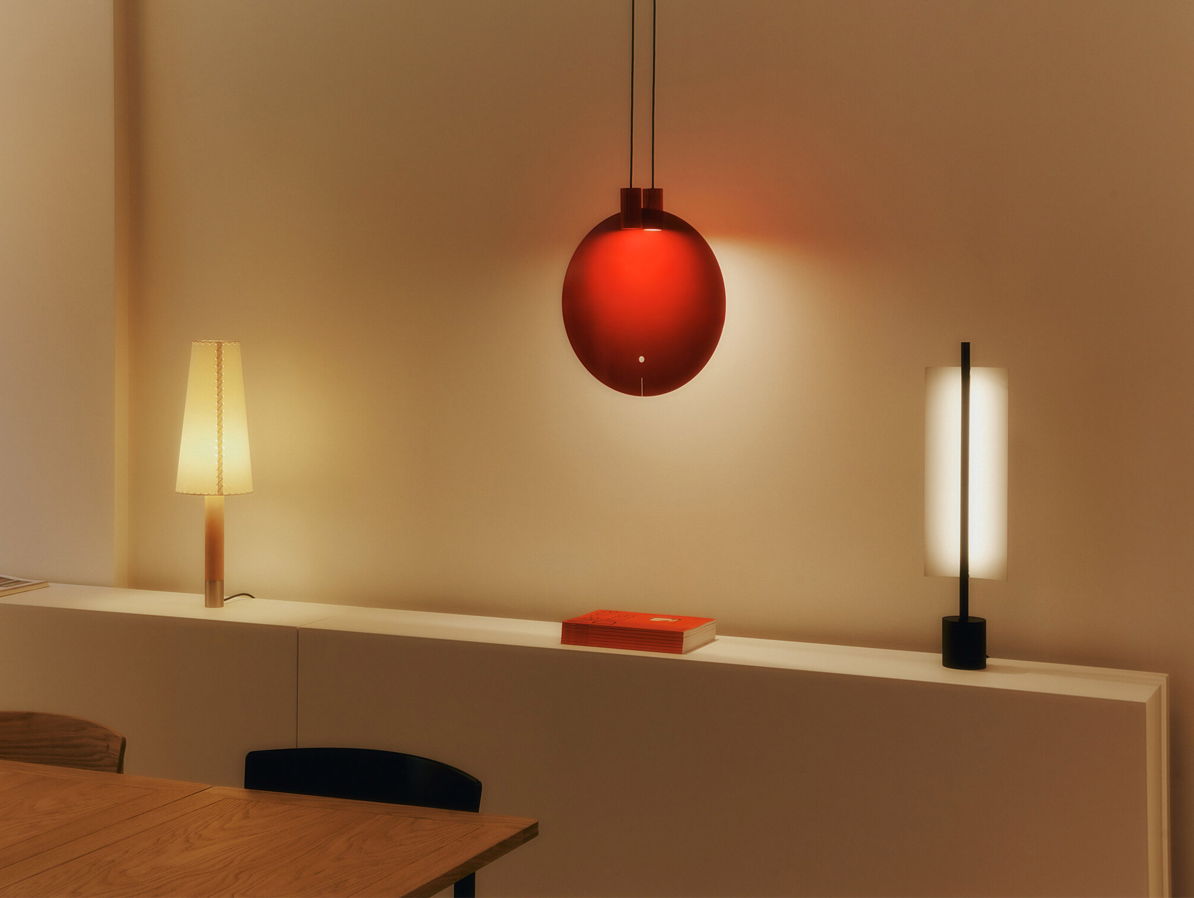 Santa cole antoni arola lamina 45 table light lifestyle2