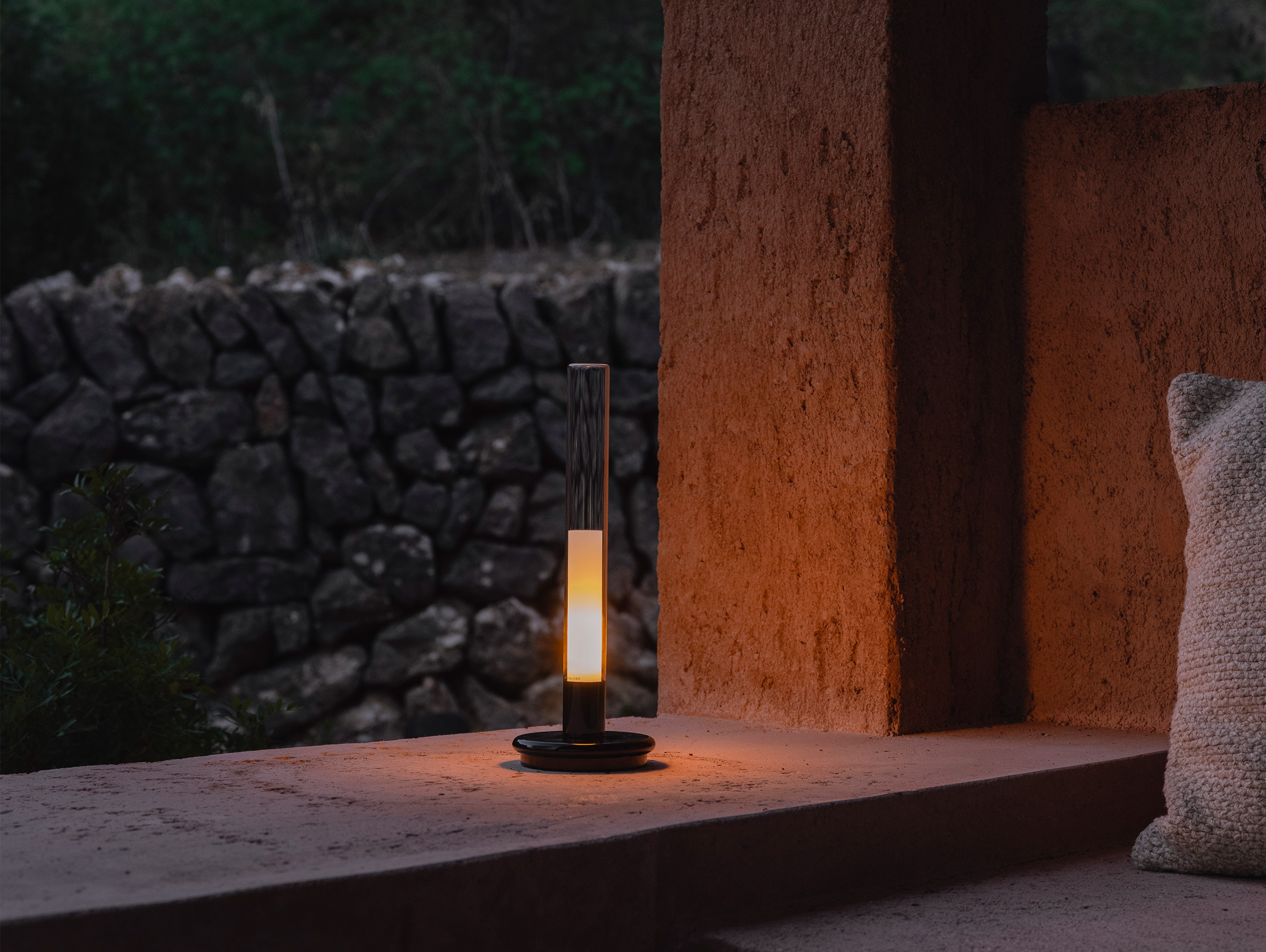 Santa cole sylvestrina portable table lamp enric soria jordi garces lifestyle2