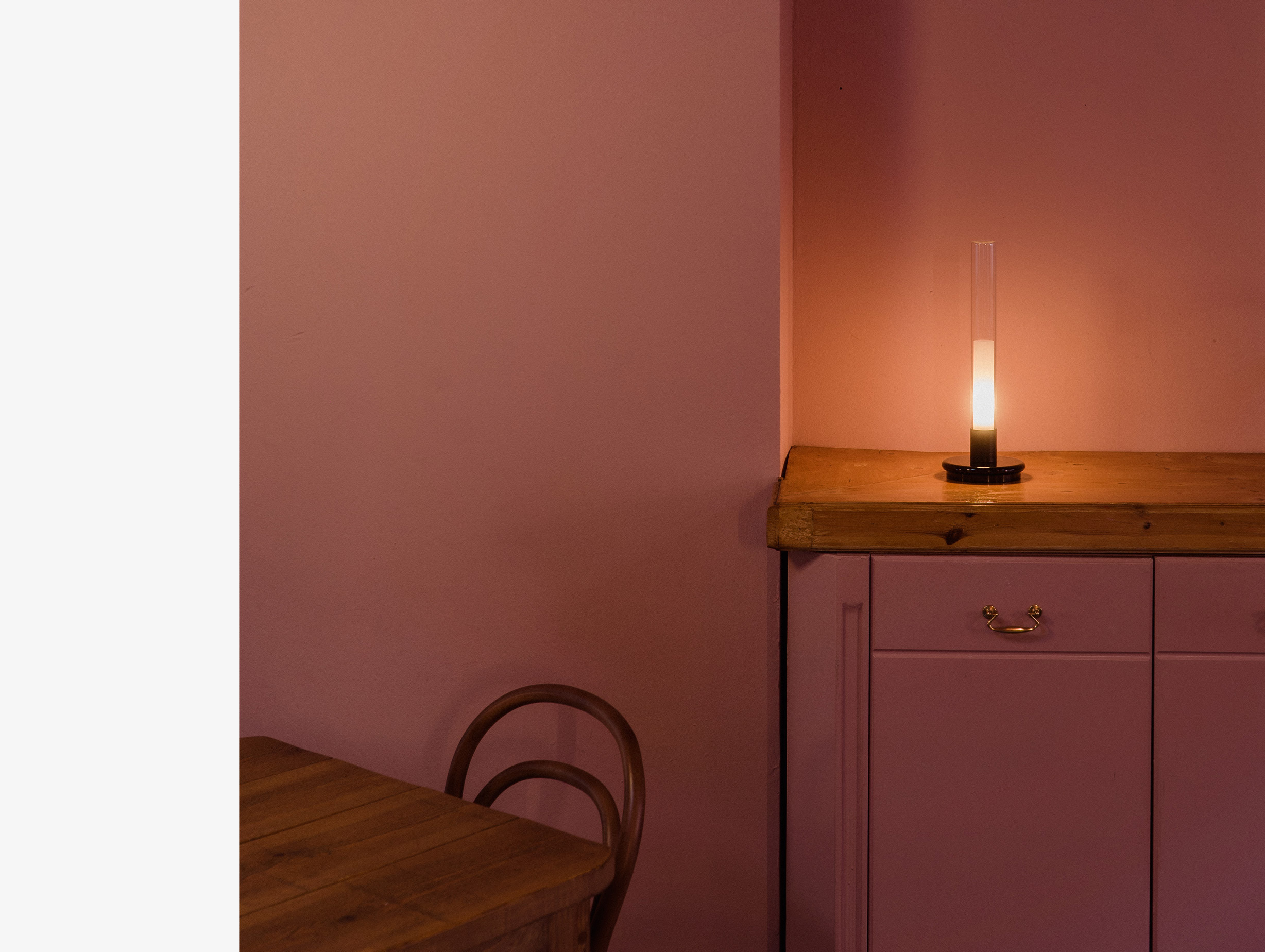 Santa cole sylvestrina portable table lamp enric soria jordi garces lifestyle4