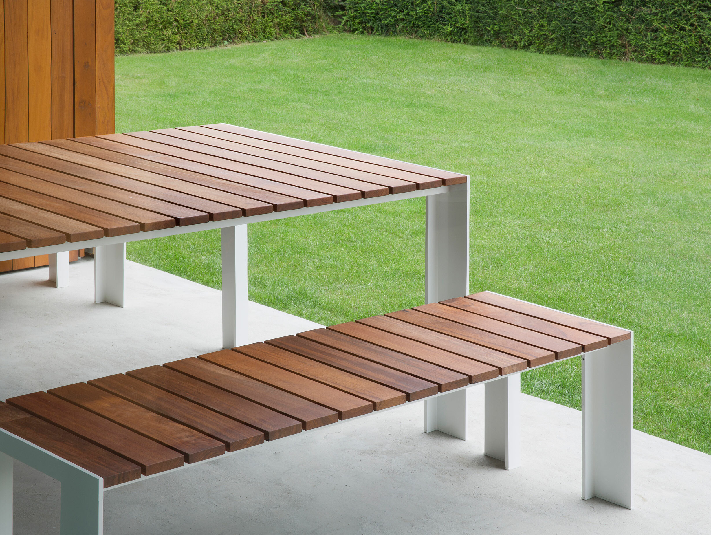 Stua deneb outdoor table story 1