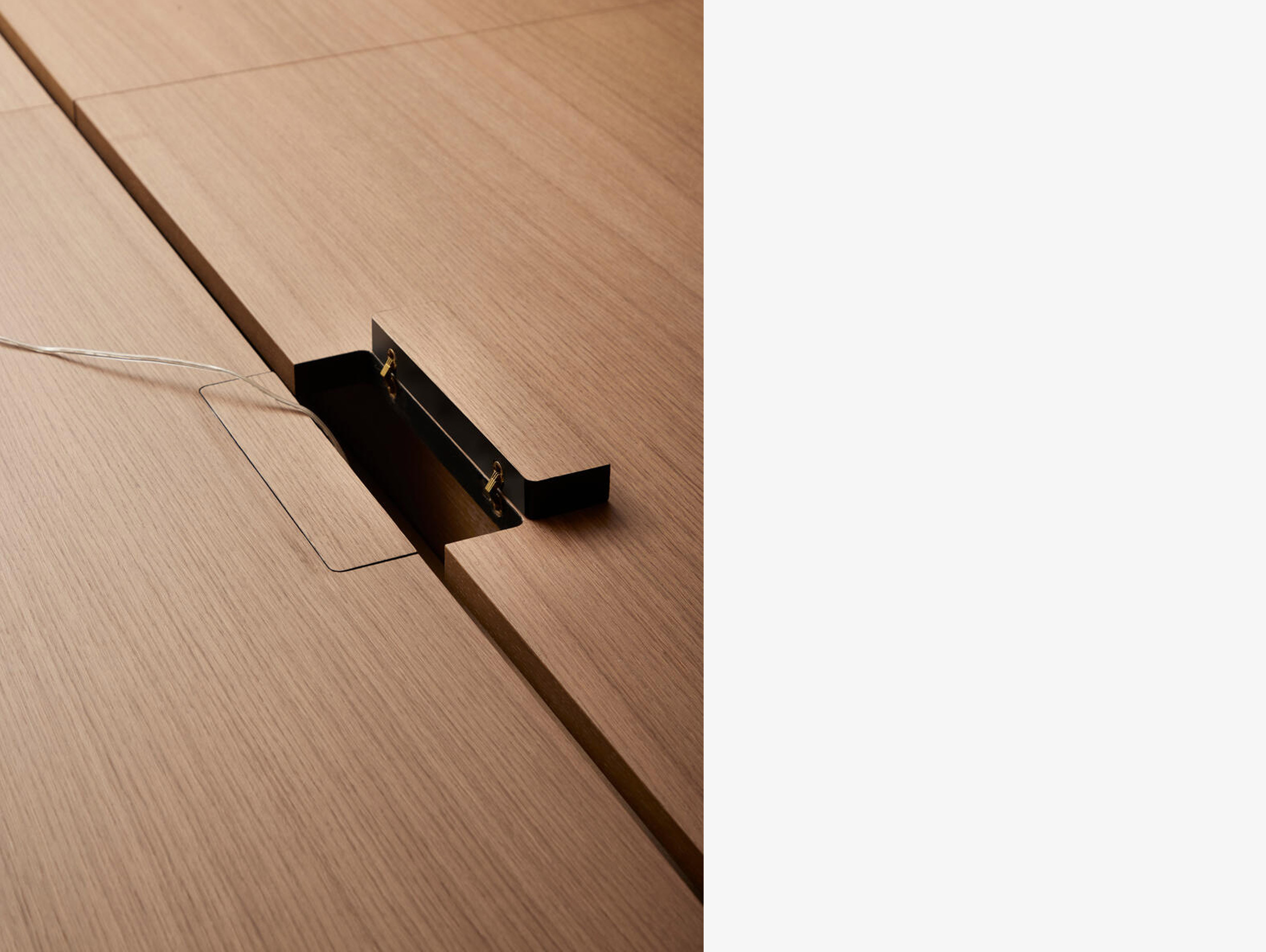 Treku ander lizaso studio leiho meeting table lifestyle