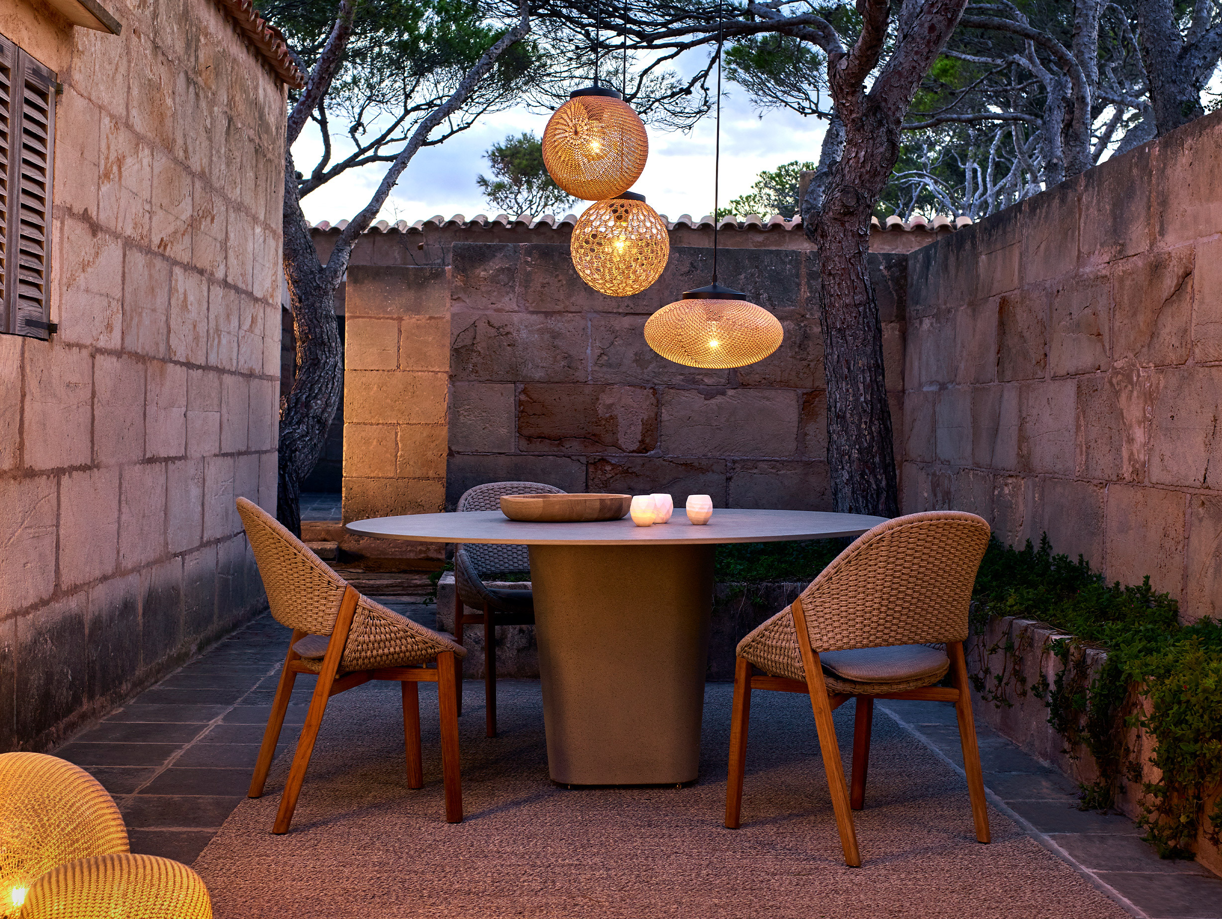 Tribu monica armani tao outdoor dining table lifestyle7