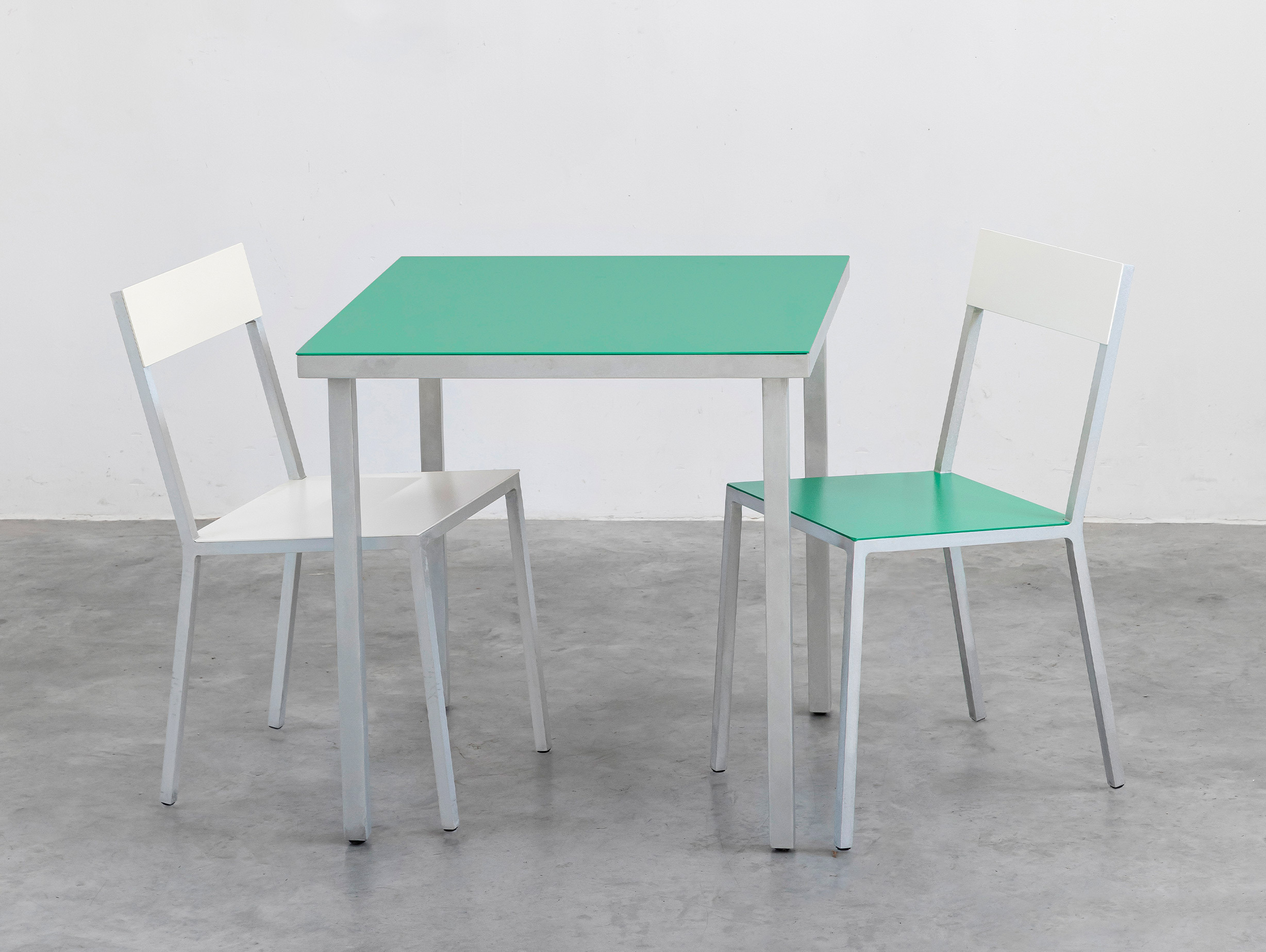 Valerie object muller van severen alu table small lifestyle3