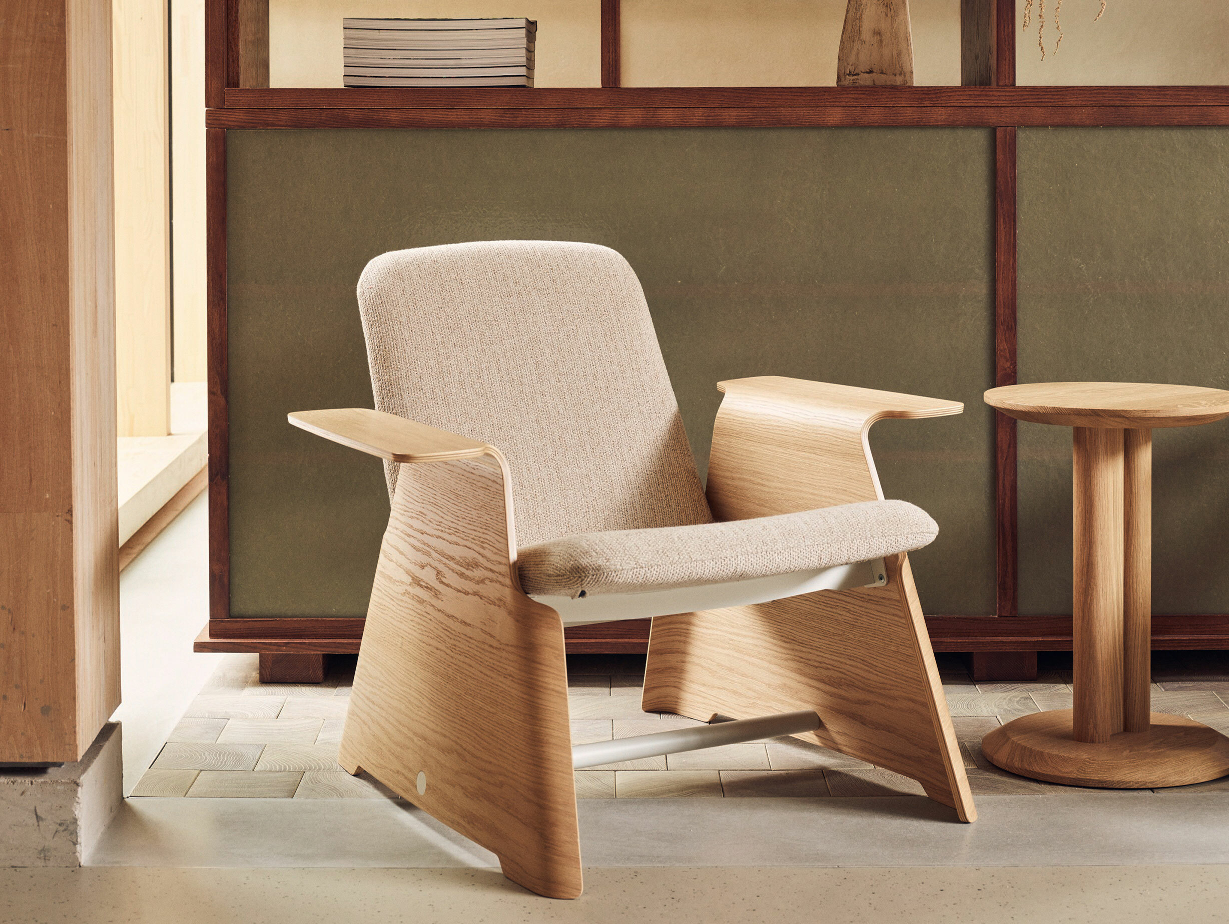 VGP Ed Carpenter André Klauser Oval Armchair Low Back Lifestyle 1