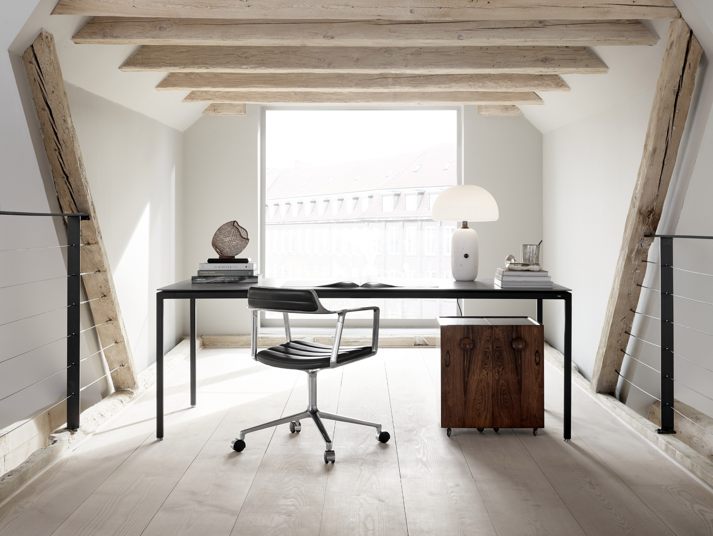 Vipp 452 swivel chair polished aluminium leather castors lifestyle5