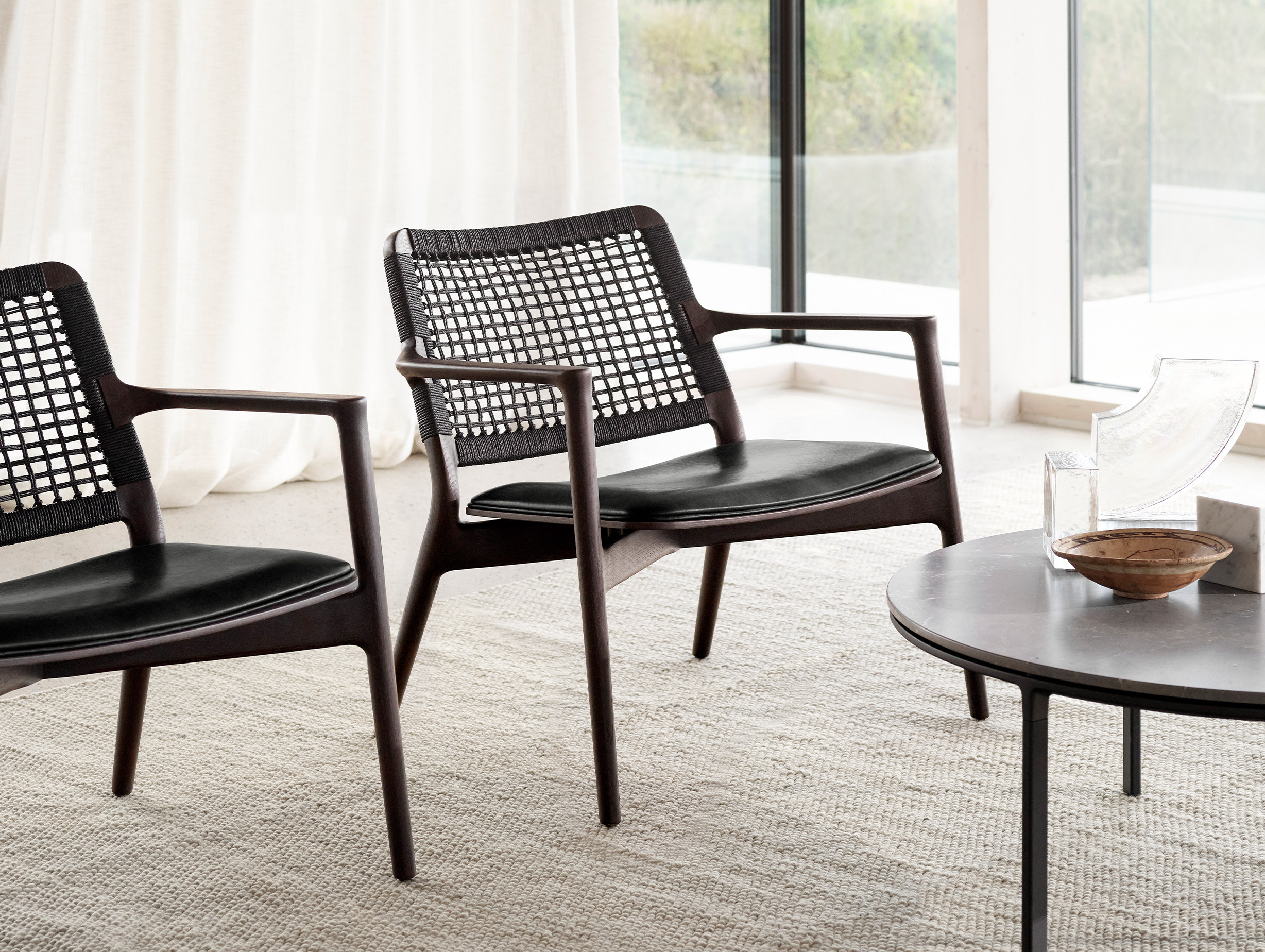 Vipp 488 cabin lounge chair dark oak lifestyle2