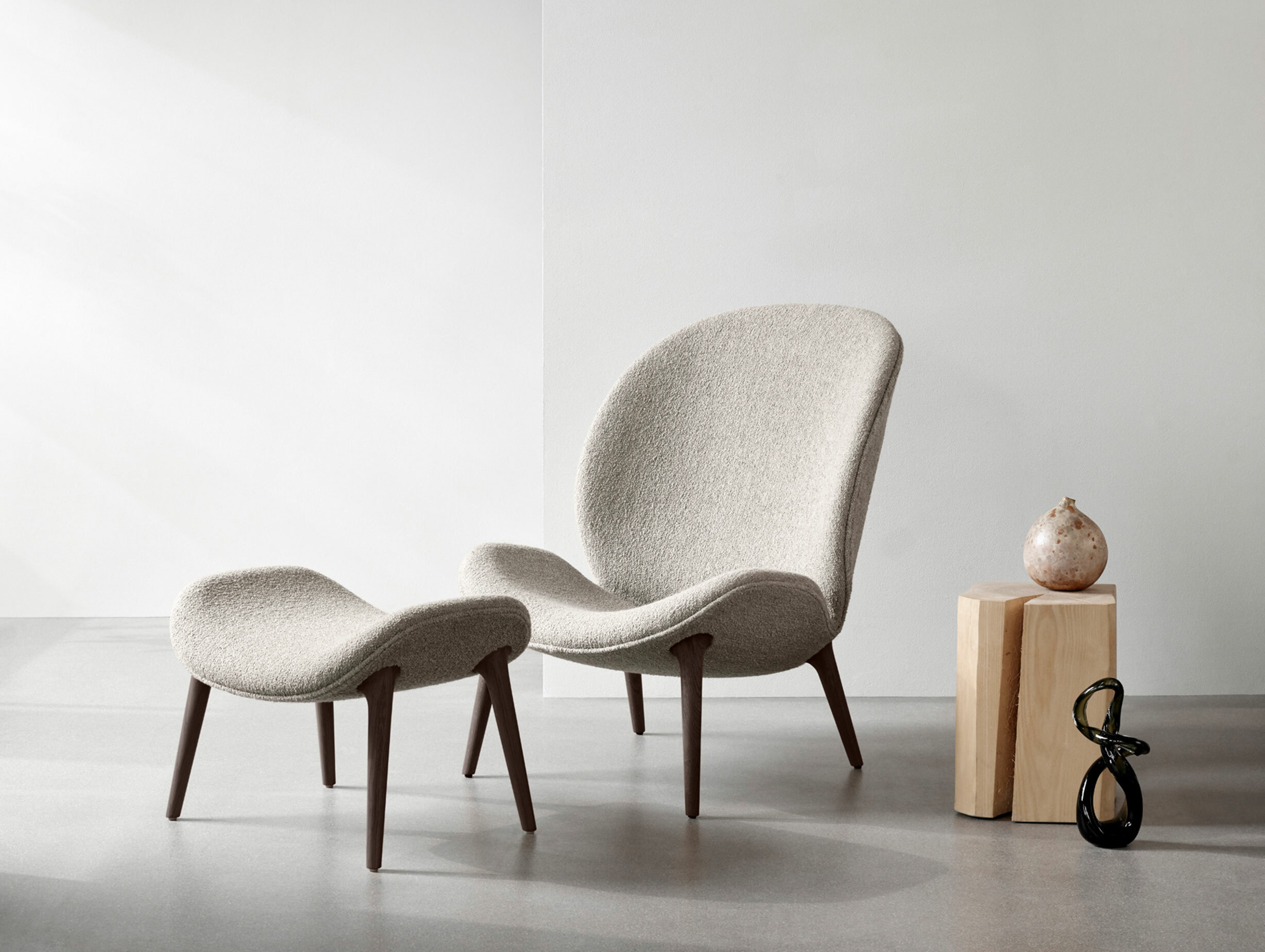 Vipp lodge lounge chair lifestyle 2