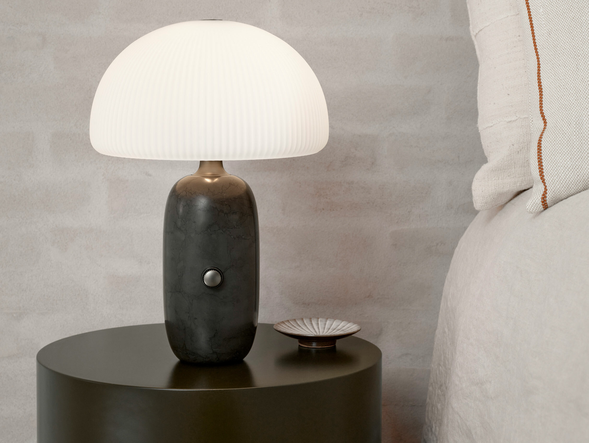 Vipp sculpture table lamp story 2