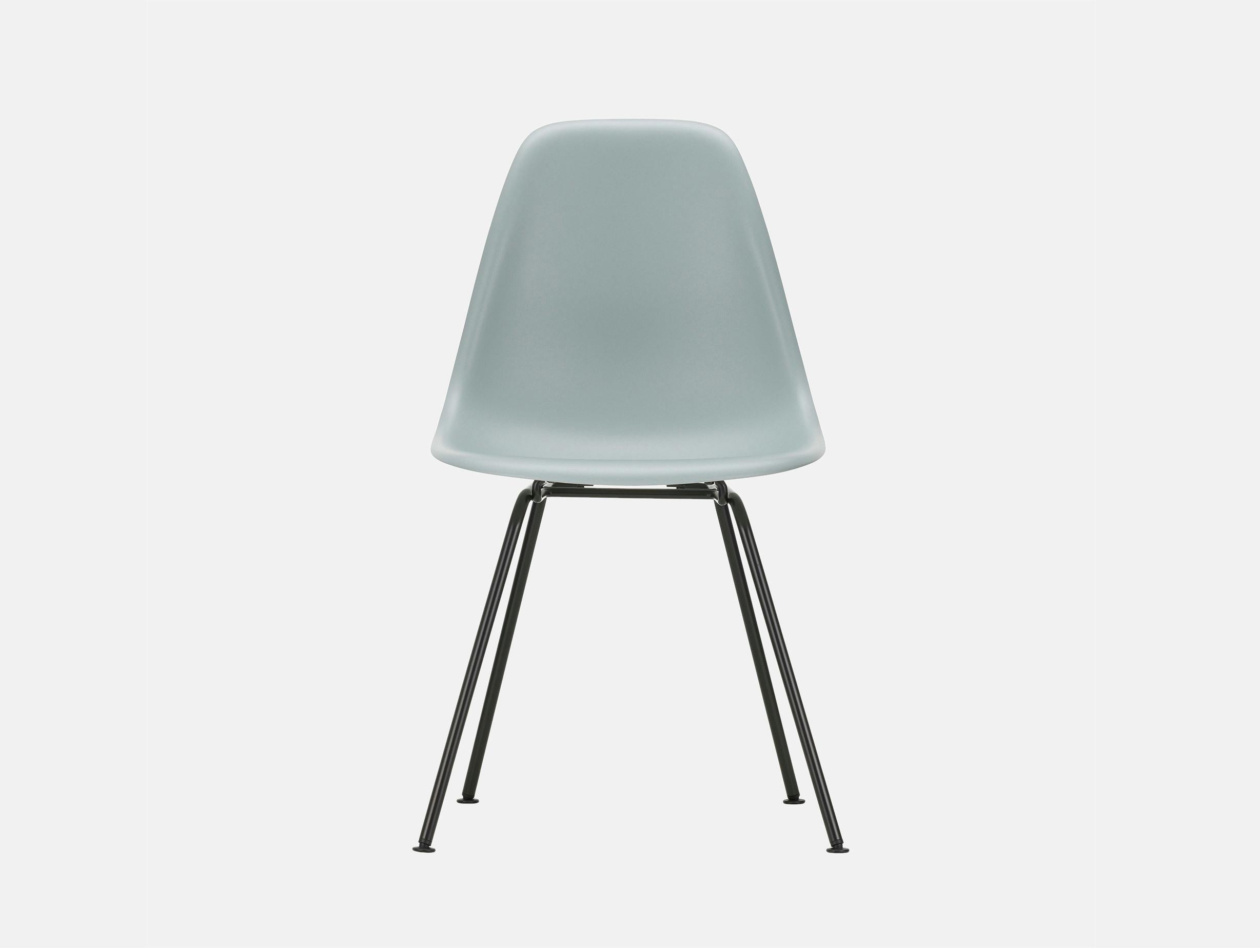 Vitra Eames DSX Plastic Chair 24 lt grey Blk
