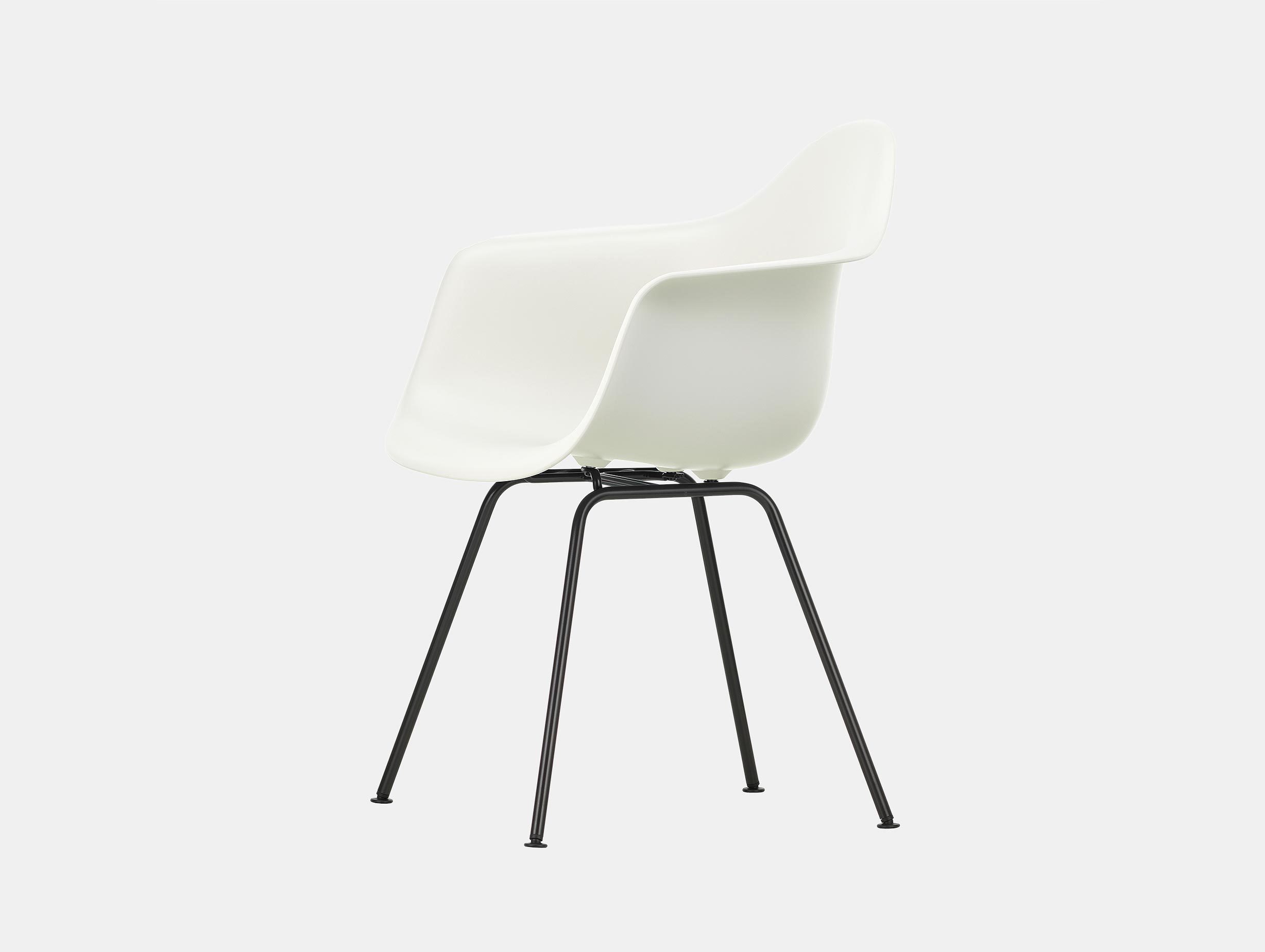 Vitra Eames Plastic Armchair DAX 04 White Blk