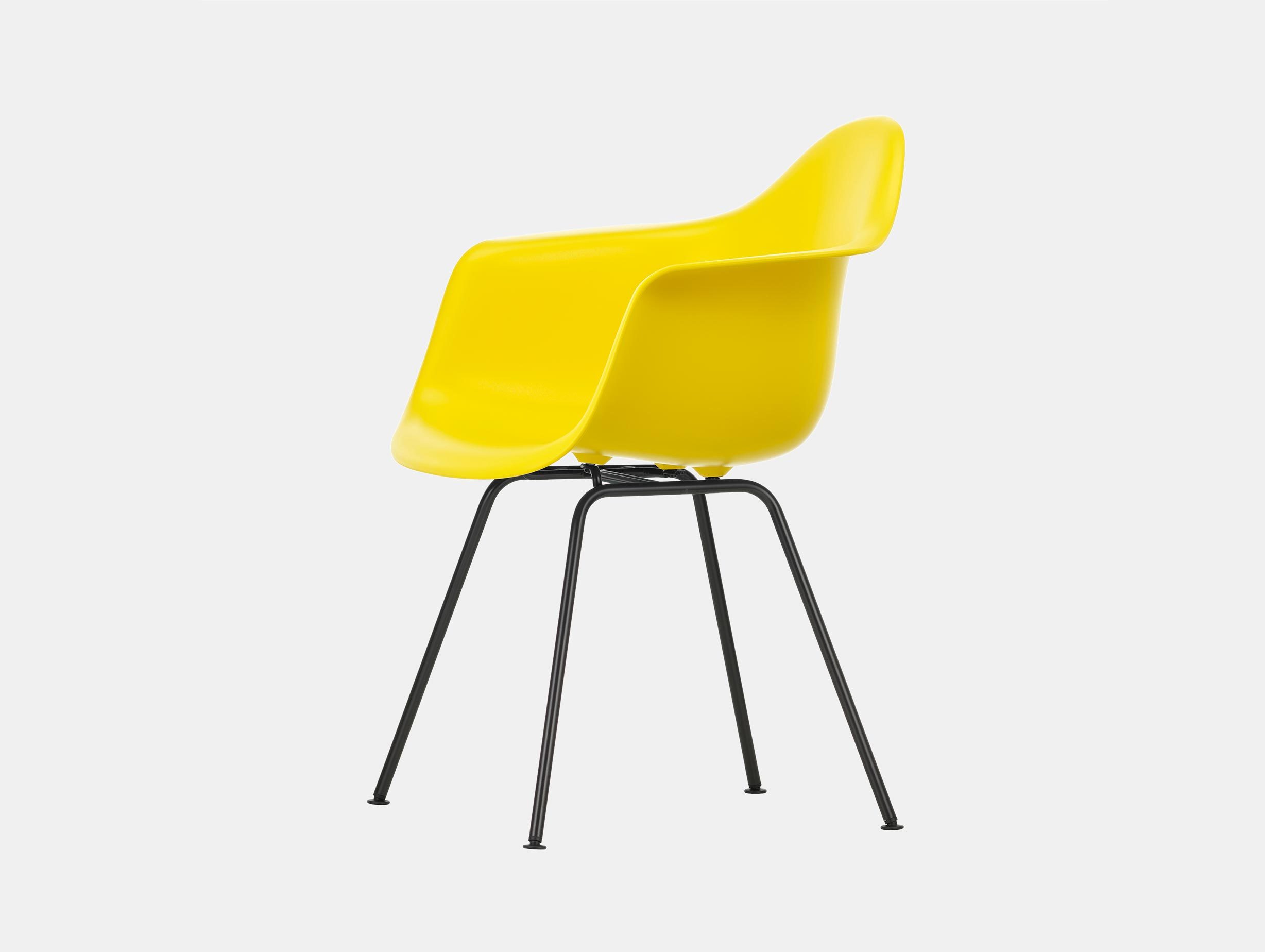 Vitra Eames Plastic Armchair DAX 26 Sunlight Blk